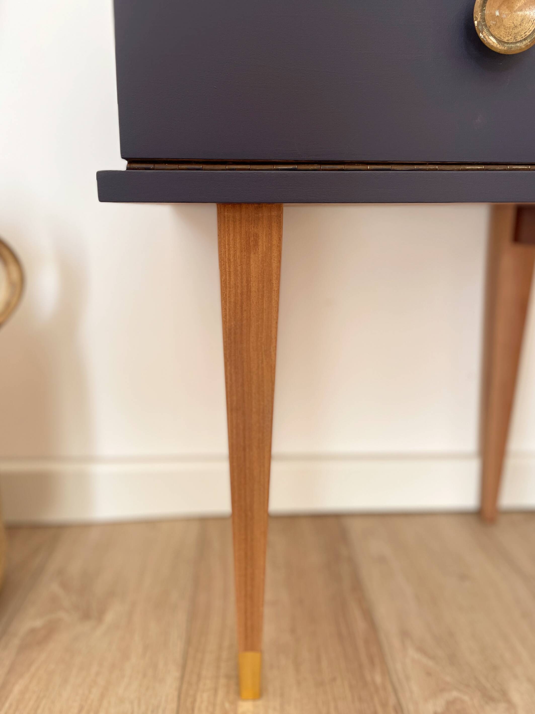 Vintage bedside table, tapered legs - Sèvres blue