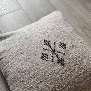 Coussin marocain gris clair fait main en coton