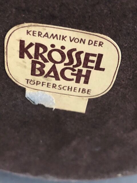 Brutalist style laying lamp with rope lampshade and ceramic foot