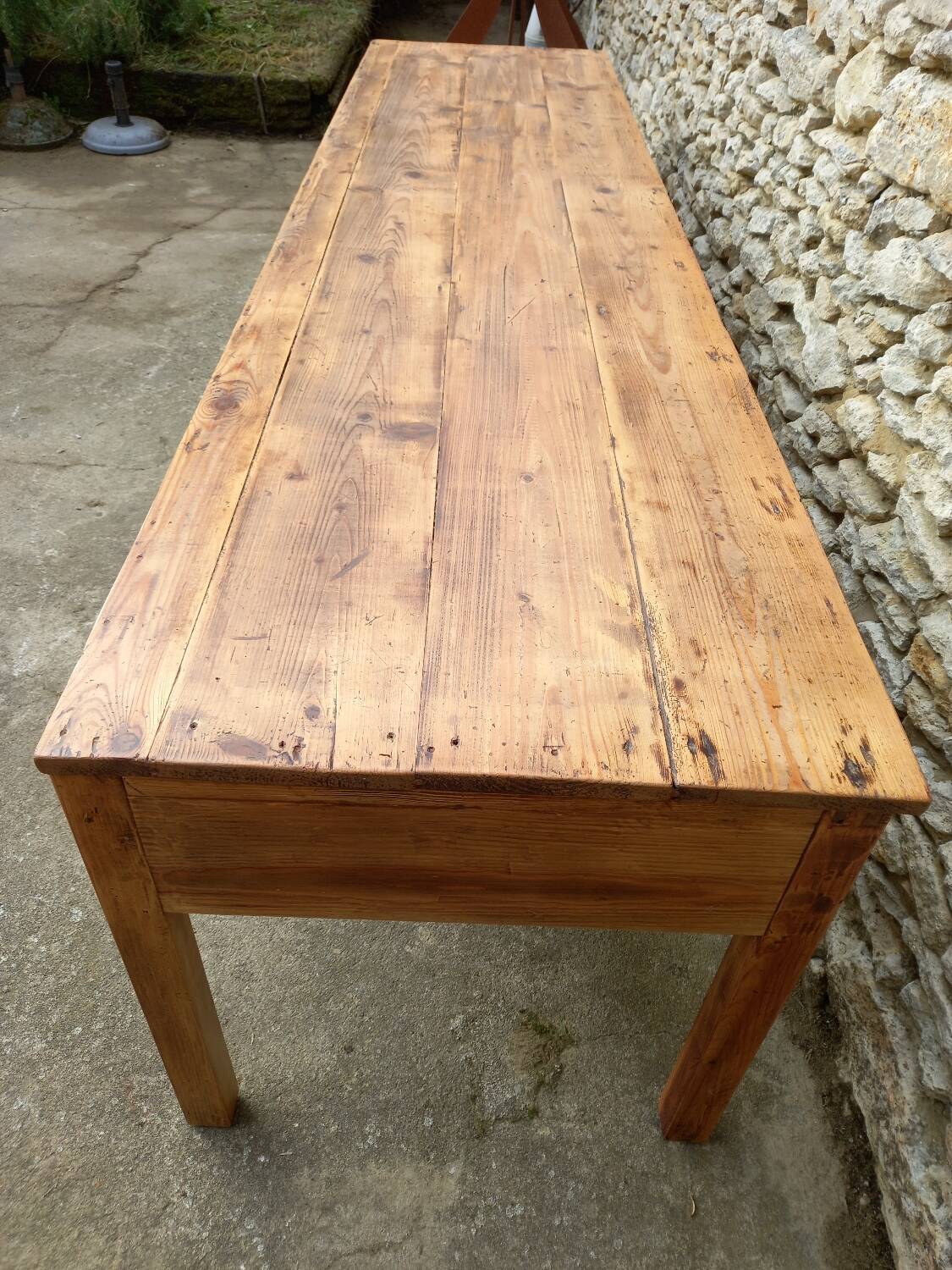 Draper's table, a piece of furniture for the trade