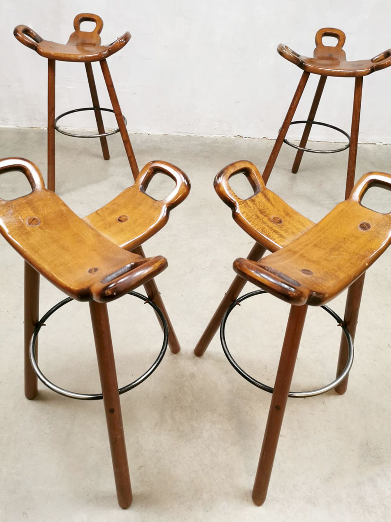 Tabourets de bar espagnols brutalistes du milieu du siècle