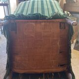 Lot de deux fauteuils crapaud velours vert à frange
