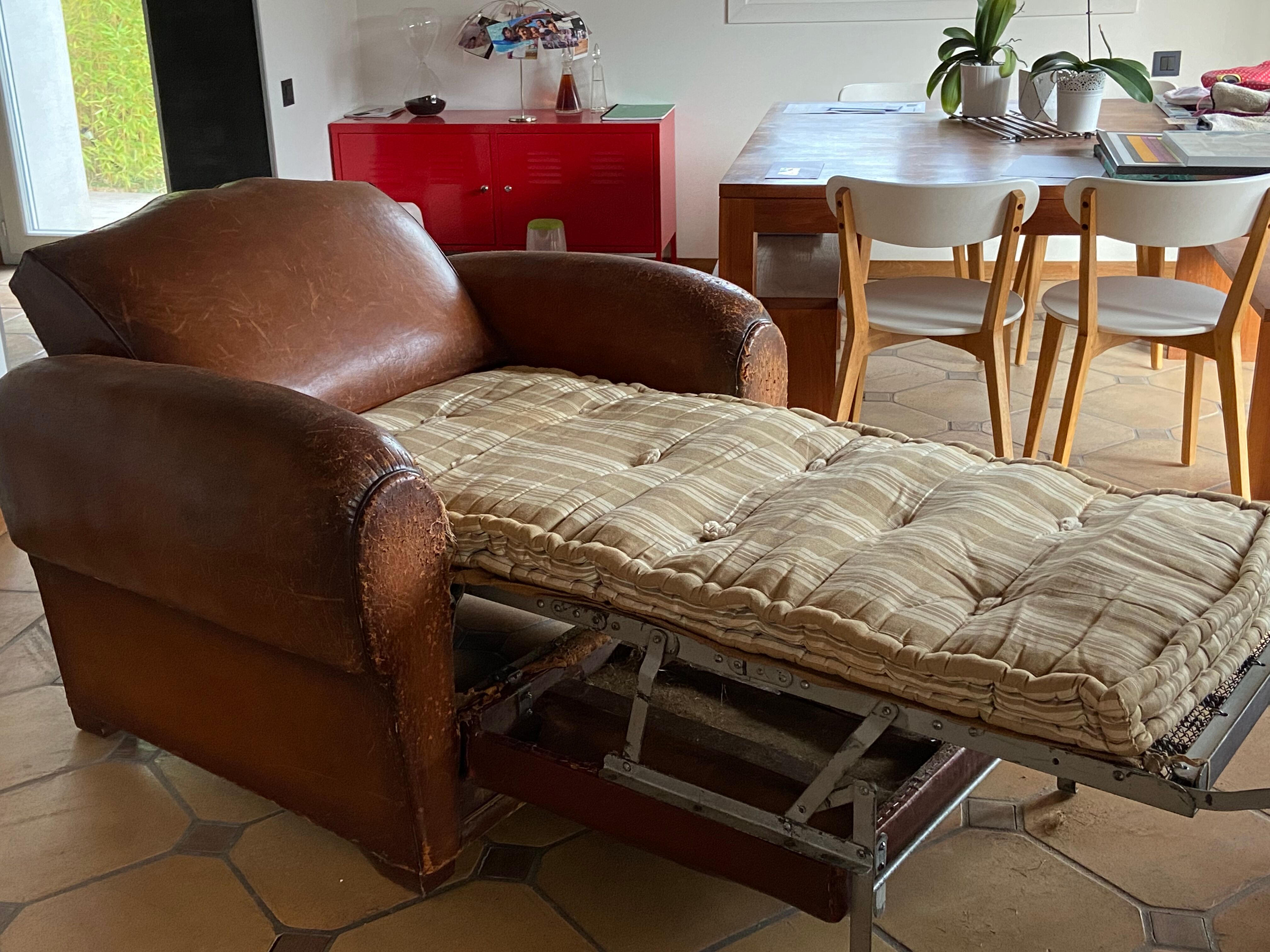 Fauteuil club moustache convertible