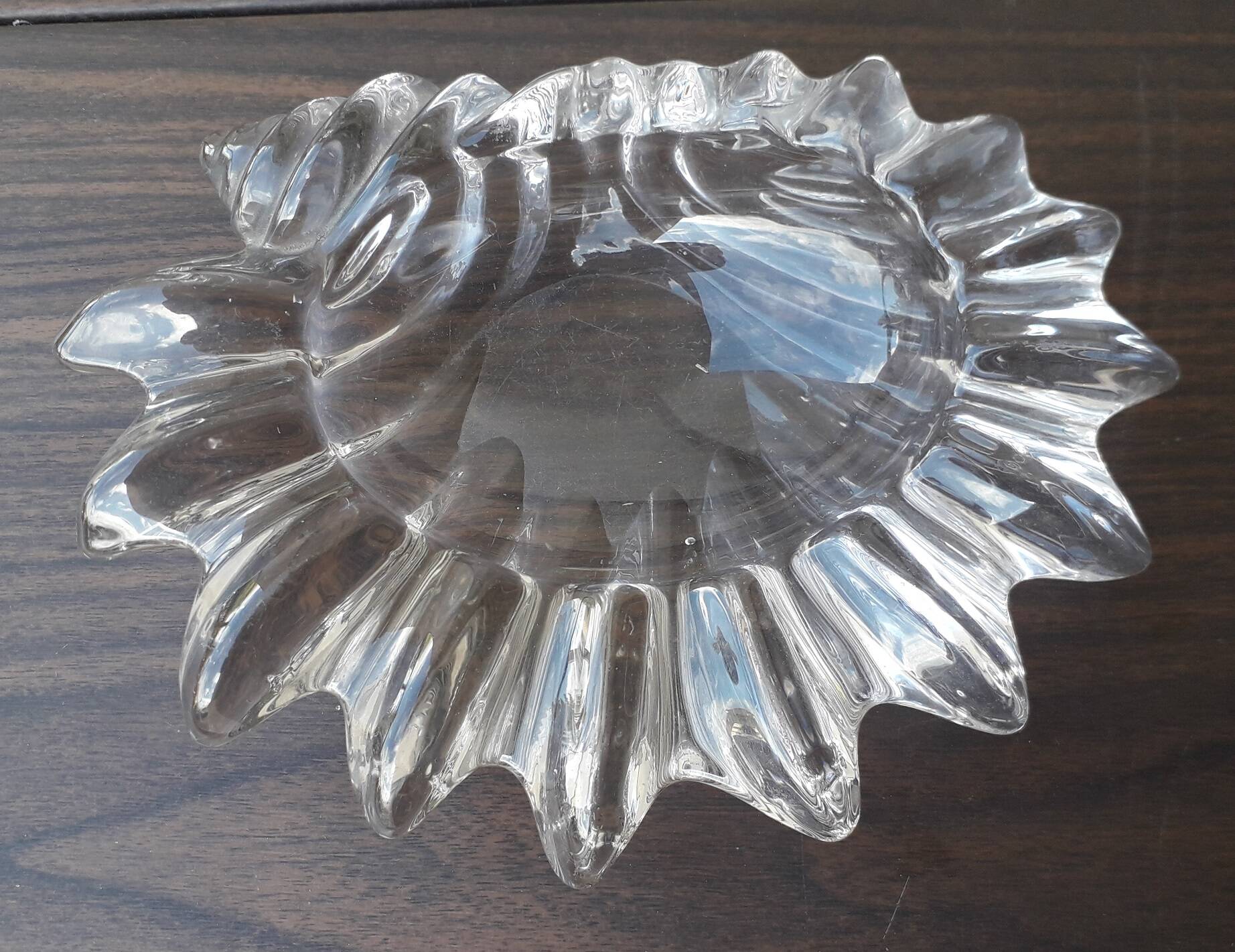 Shell-shaped catchall