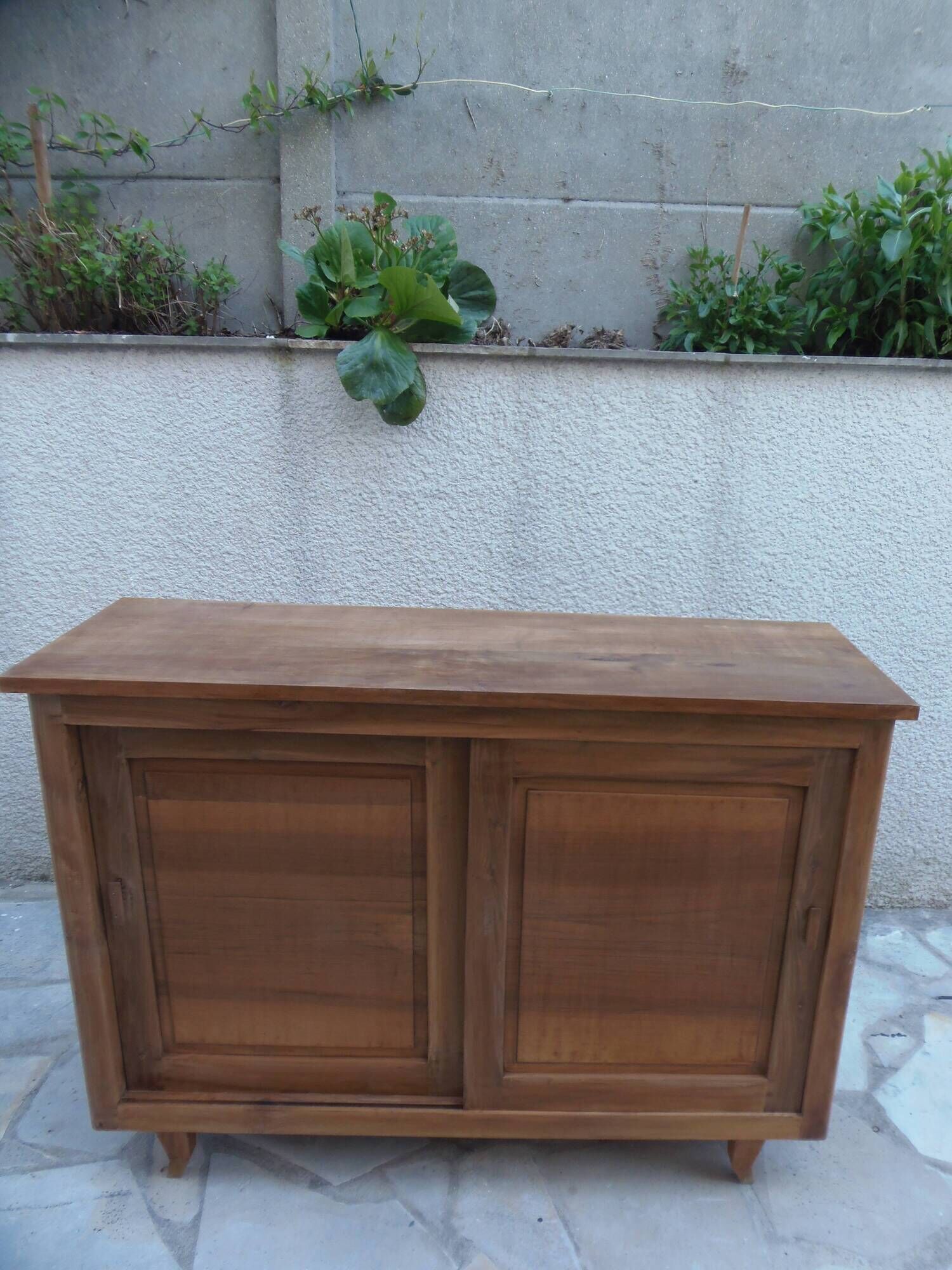 Vintage wooden buffet with a waxed finish, 2 sliding doors.