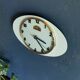Horloge formica vintage pendule murale silencieuse ovale "Cadelec bleu"