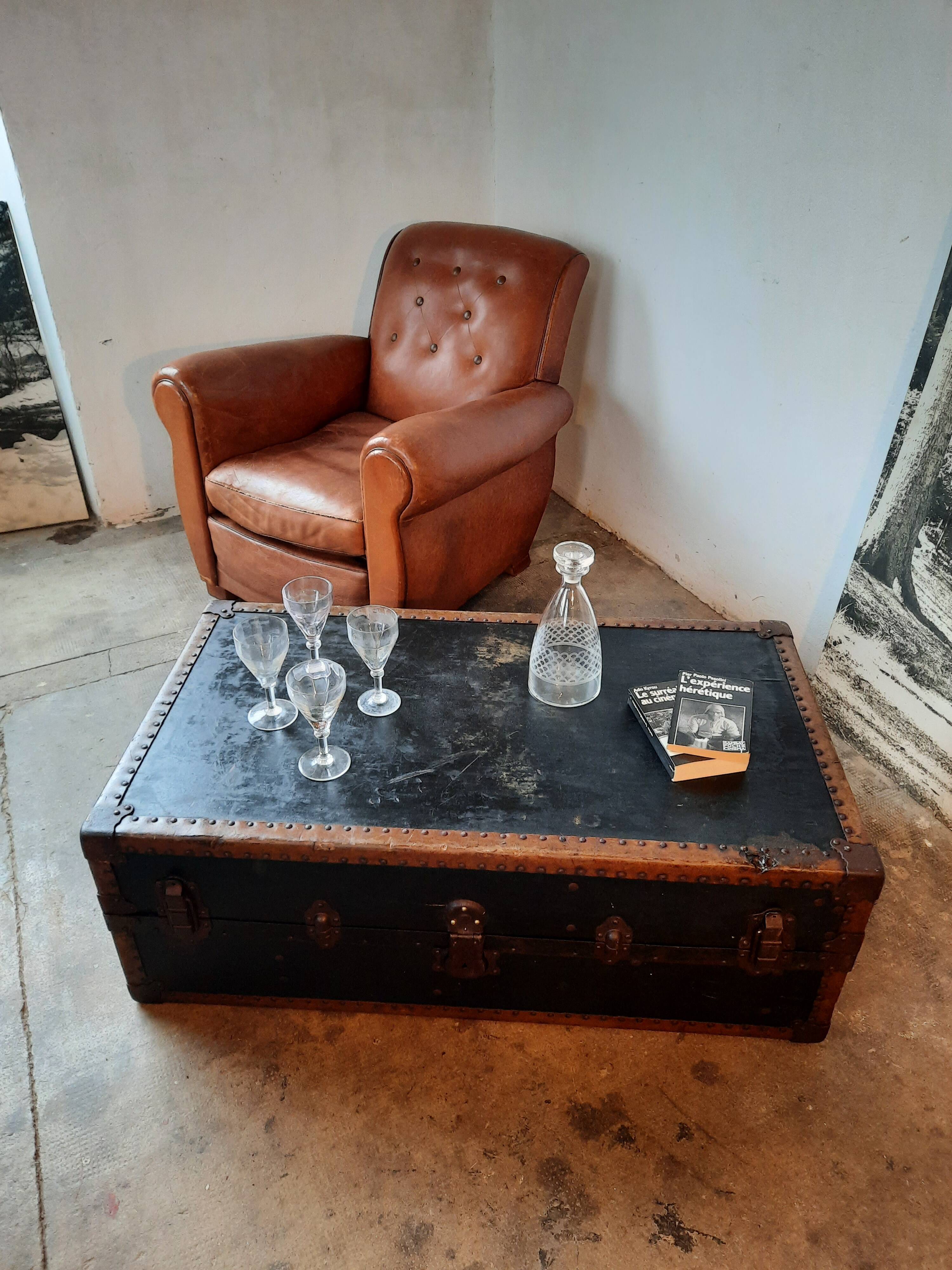 Ancien fauteuil club en cuir, vers 1940 style art déco