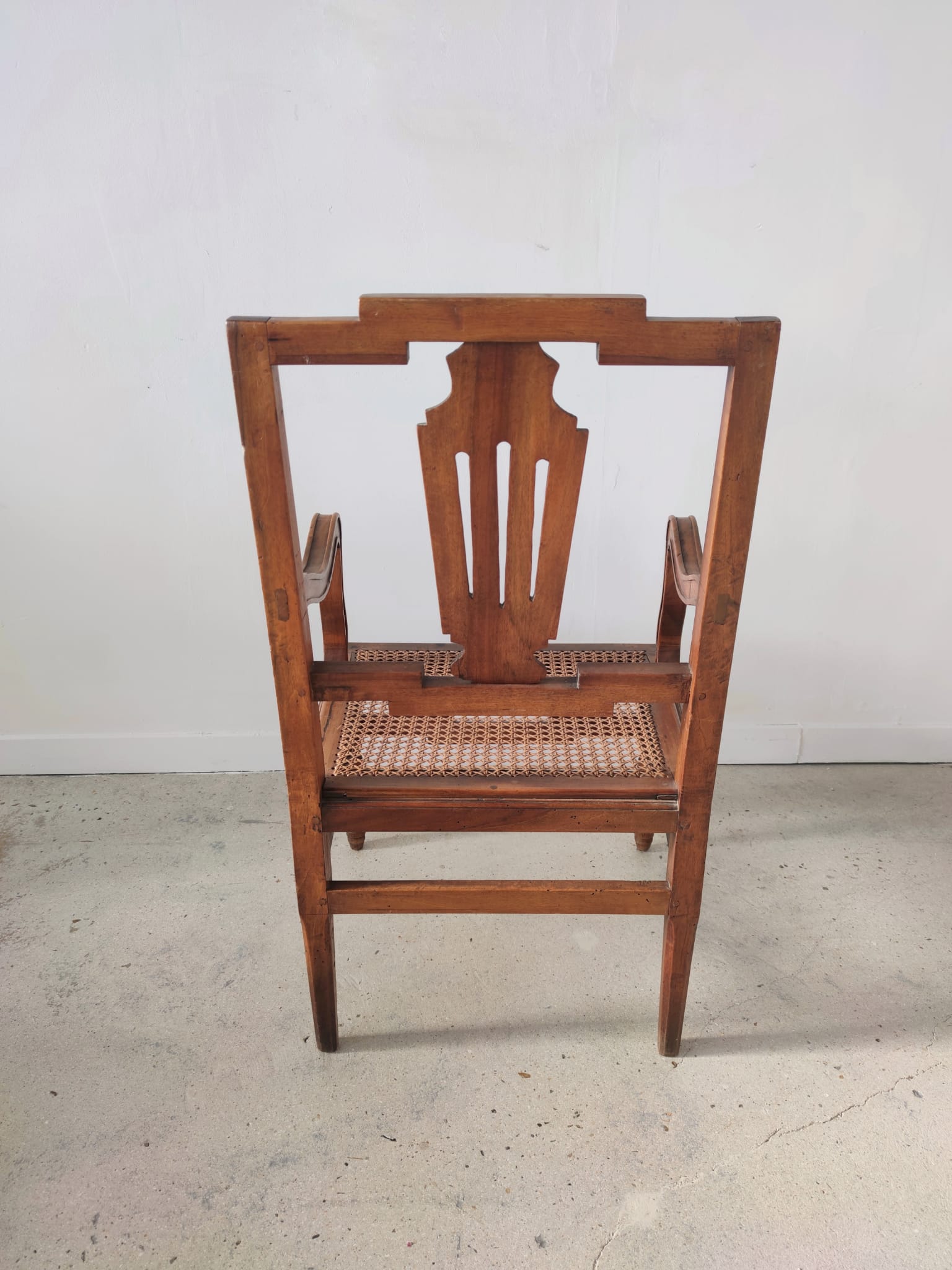 Fauteuil canné en bois naturel