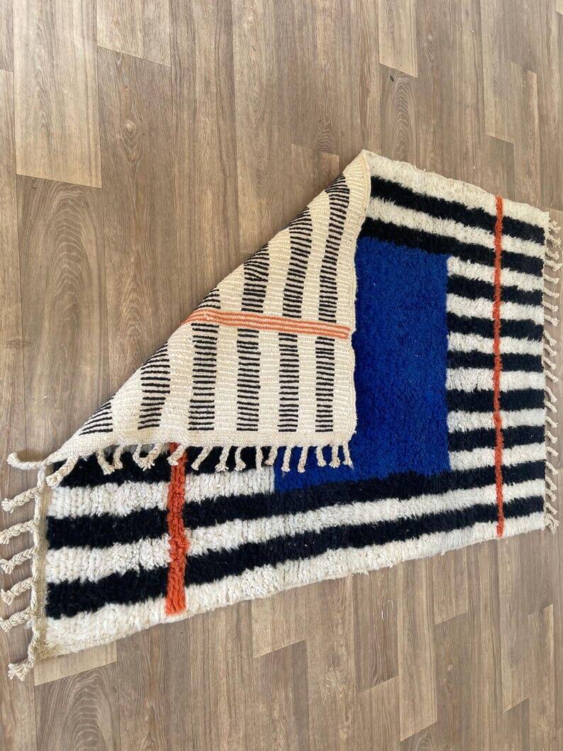 Traditional handmade Moroccan rug, size 140 x 260 cm