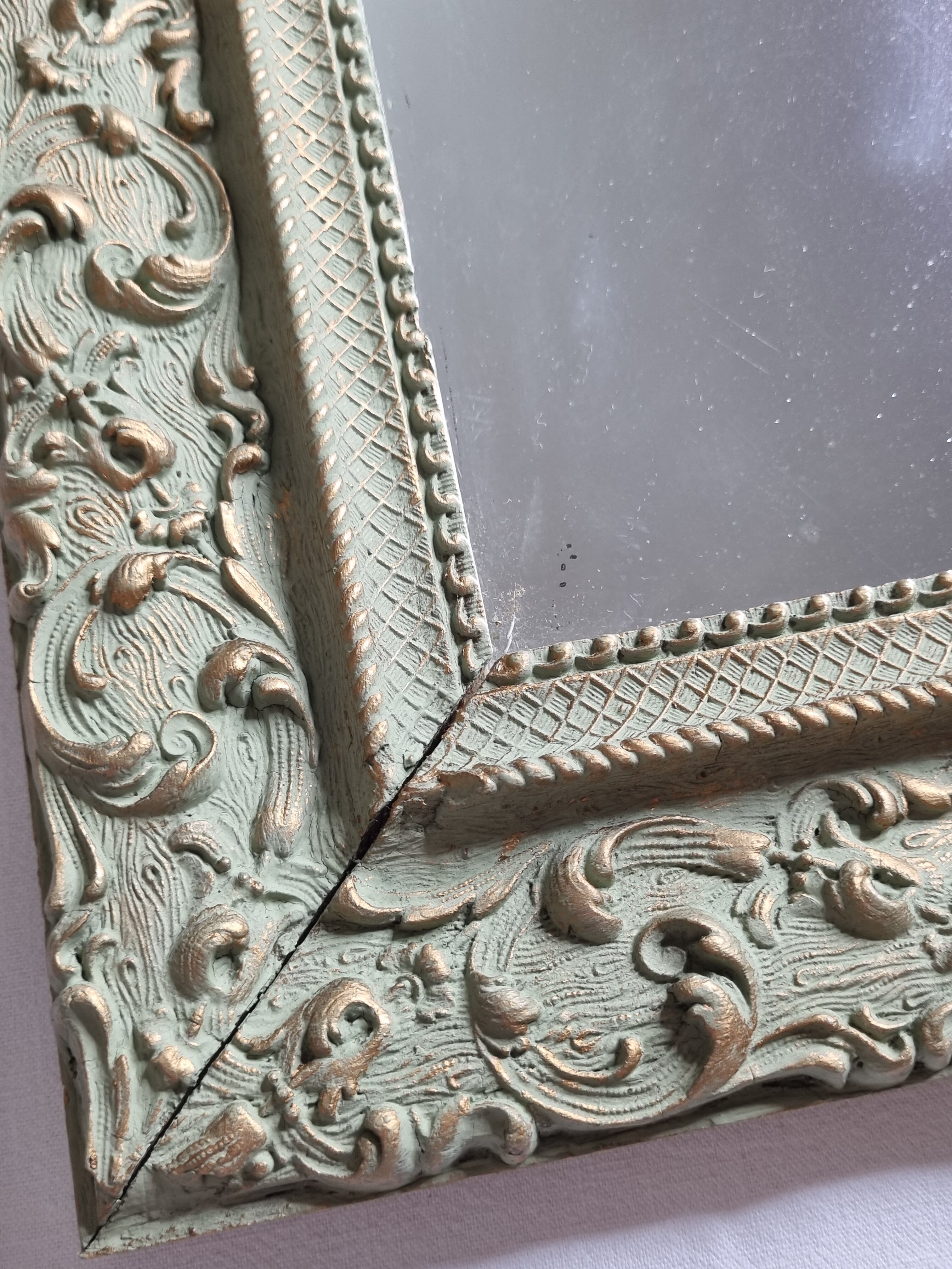 MIroir ancien de style Louis XV en stuc et bois patiné 58x43 cm