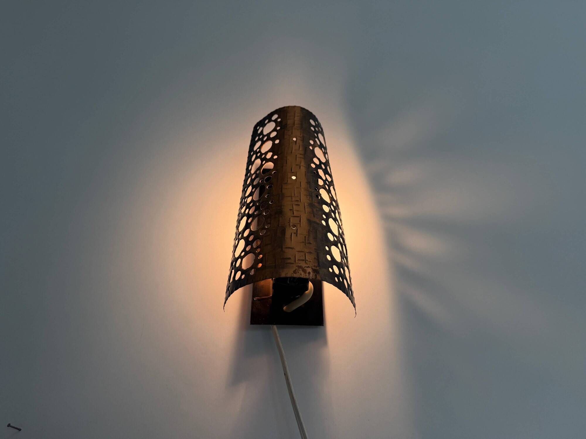 Simple metal wall light in brutalist style, 1970s, Germany.