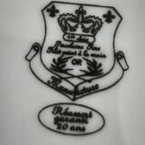 Hollow round plate in porcelain, double gold rim manufacture.