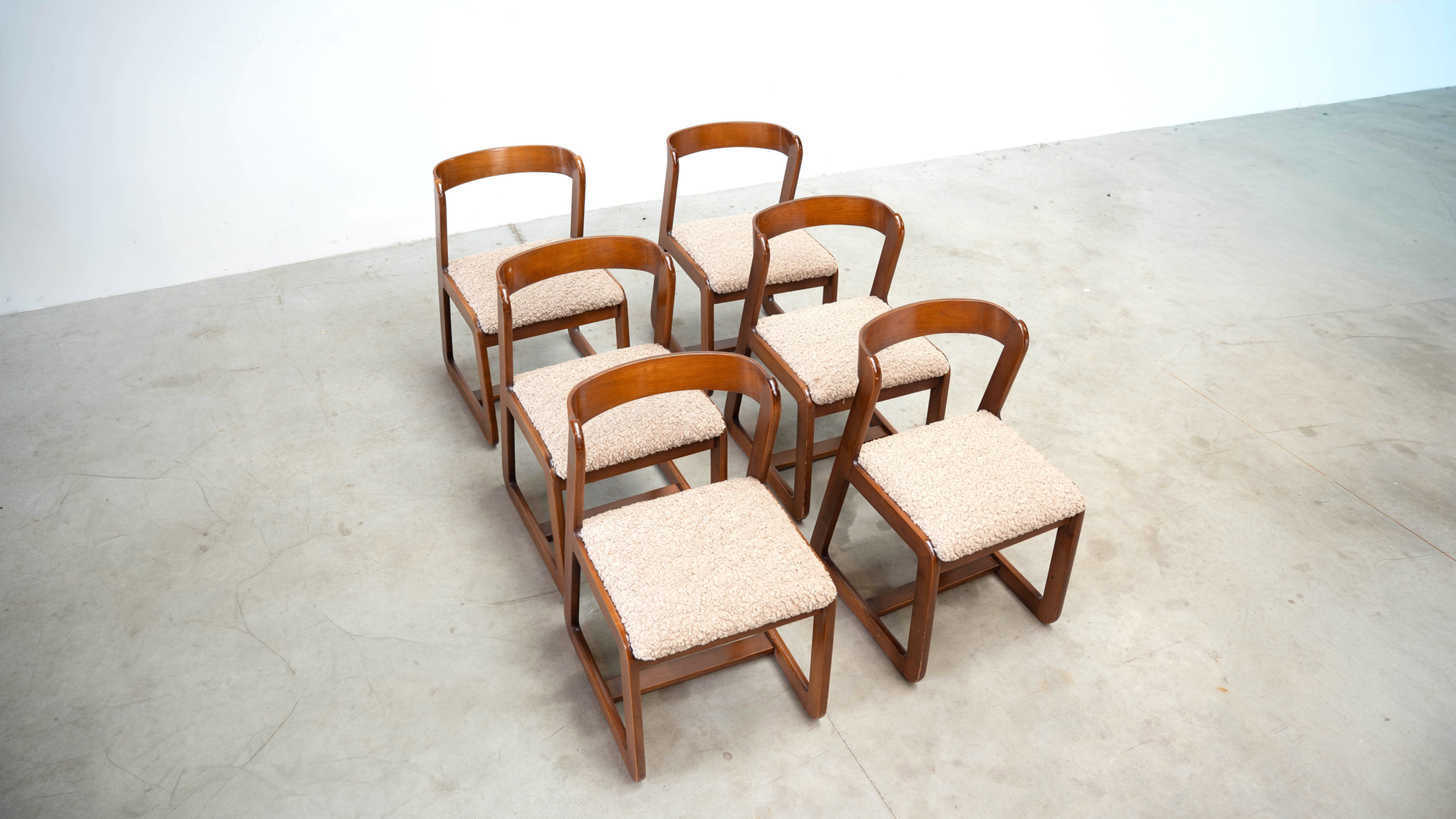 Ensemble de six chaises de salle à manger italiennes