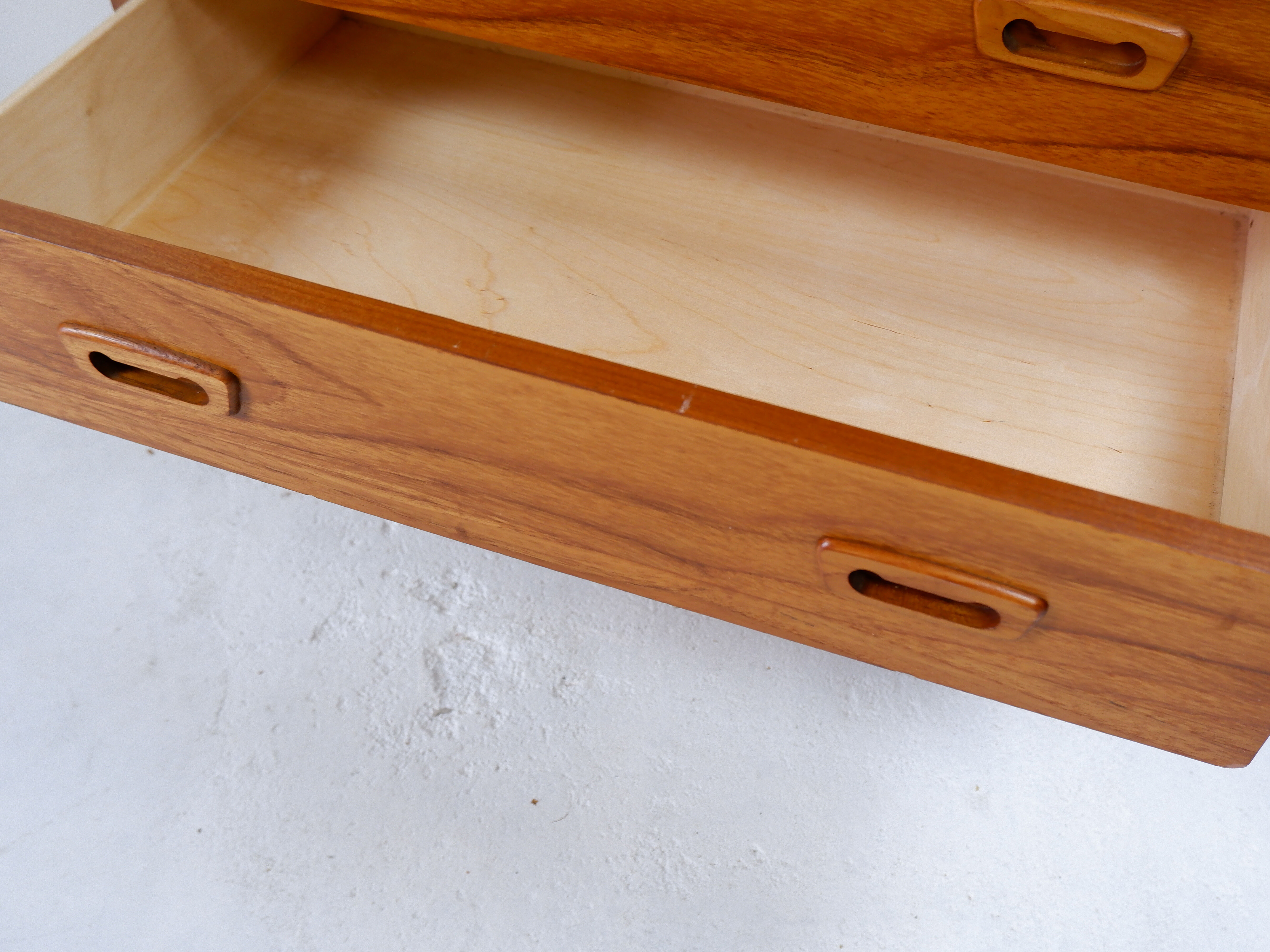 Commode suédoise vintage années 1960