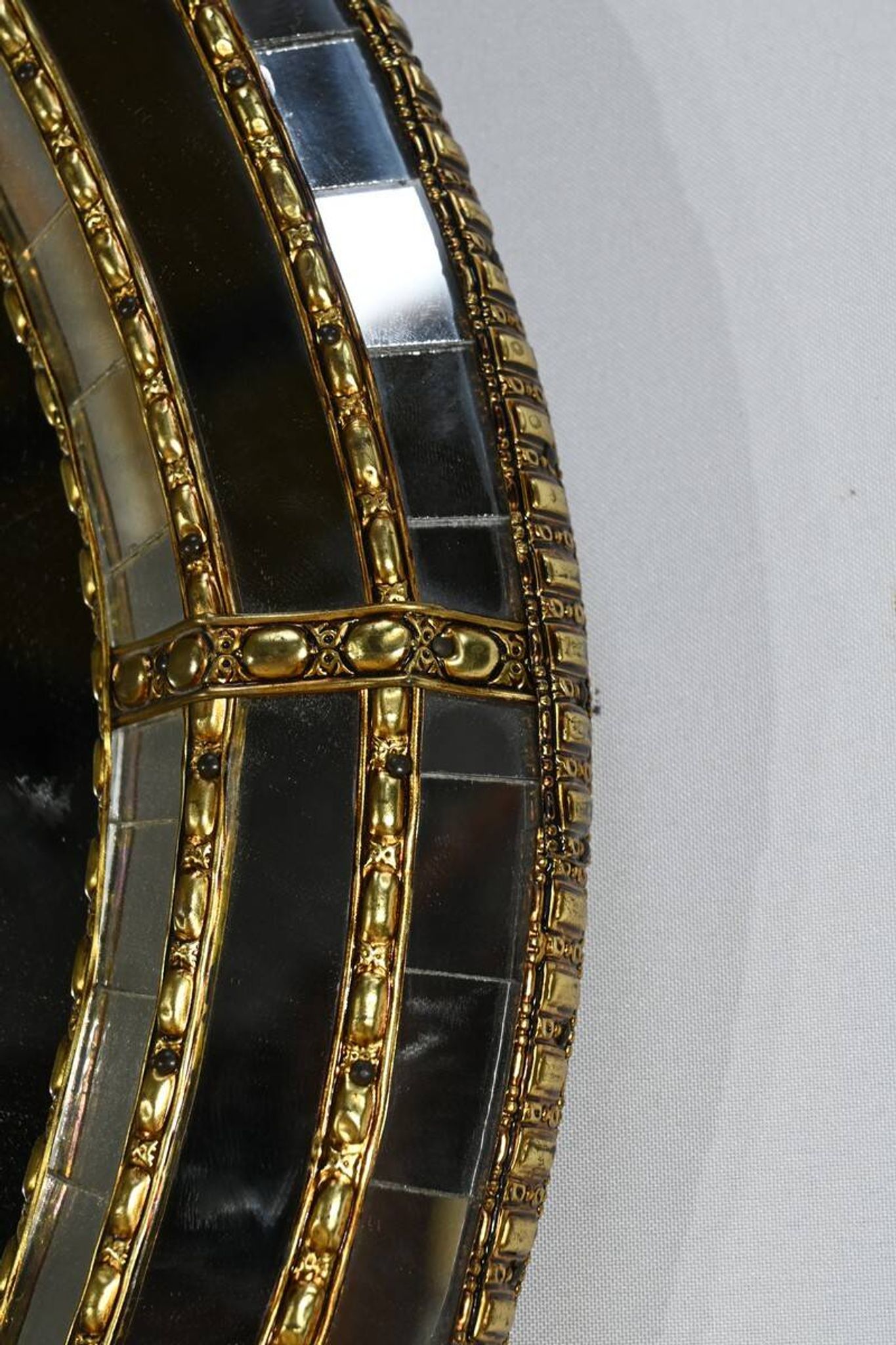 Miroir ovale à parclose en laiton, style hollywood regency – 1970