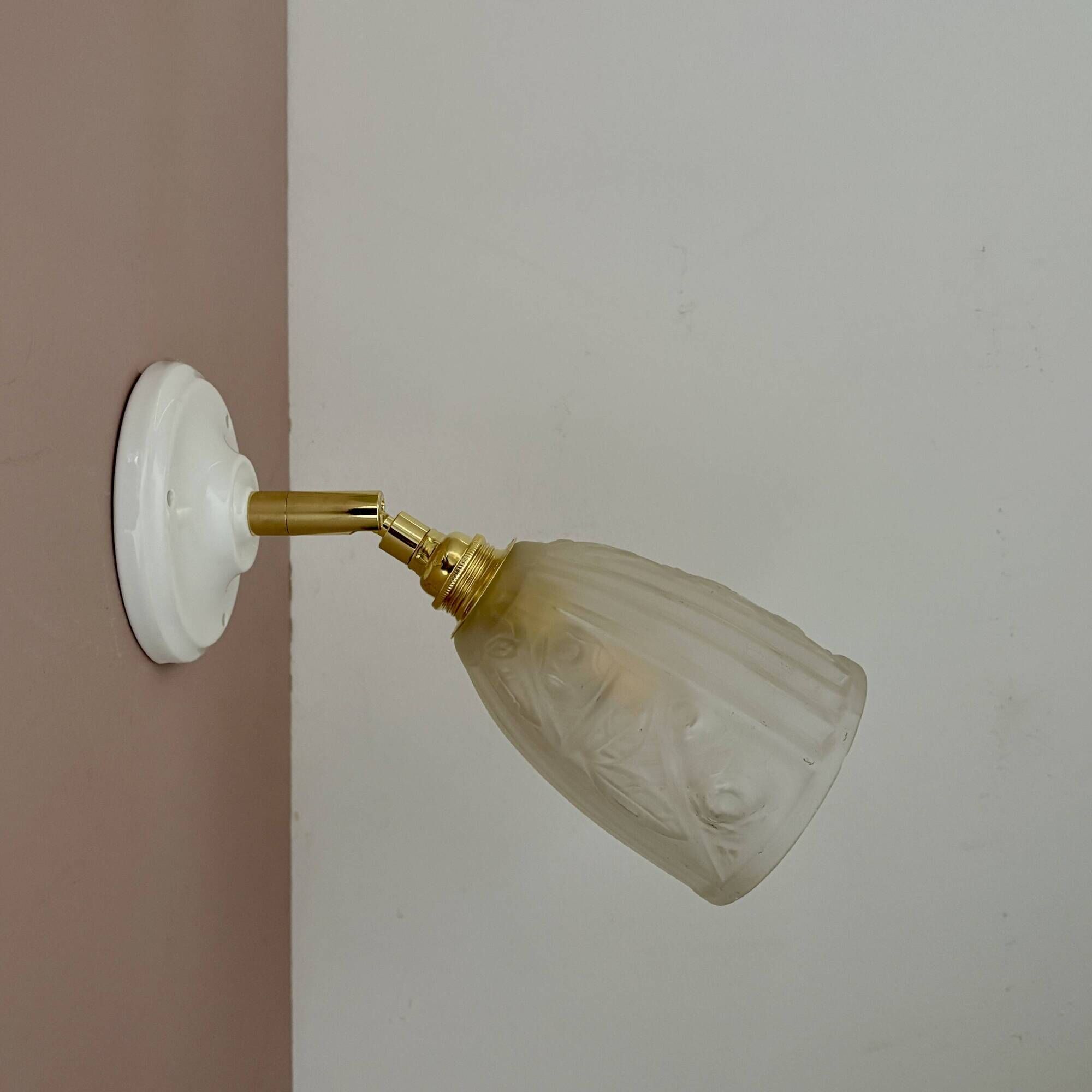 Vintage art deco tulip wall light in frosted glass, rose decorations