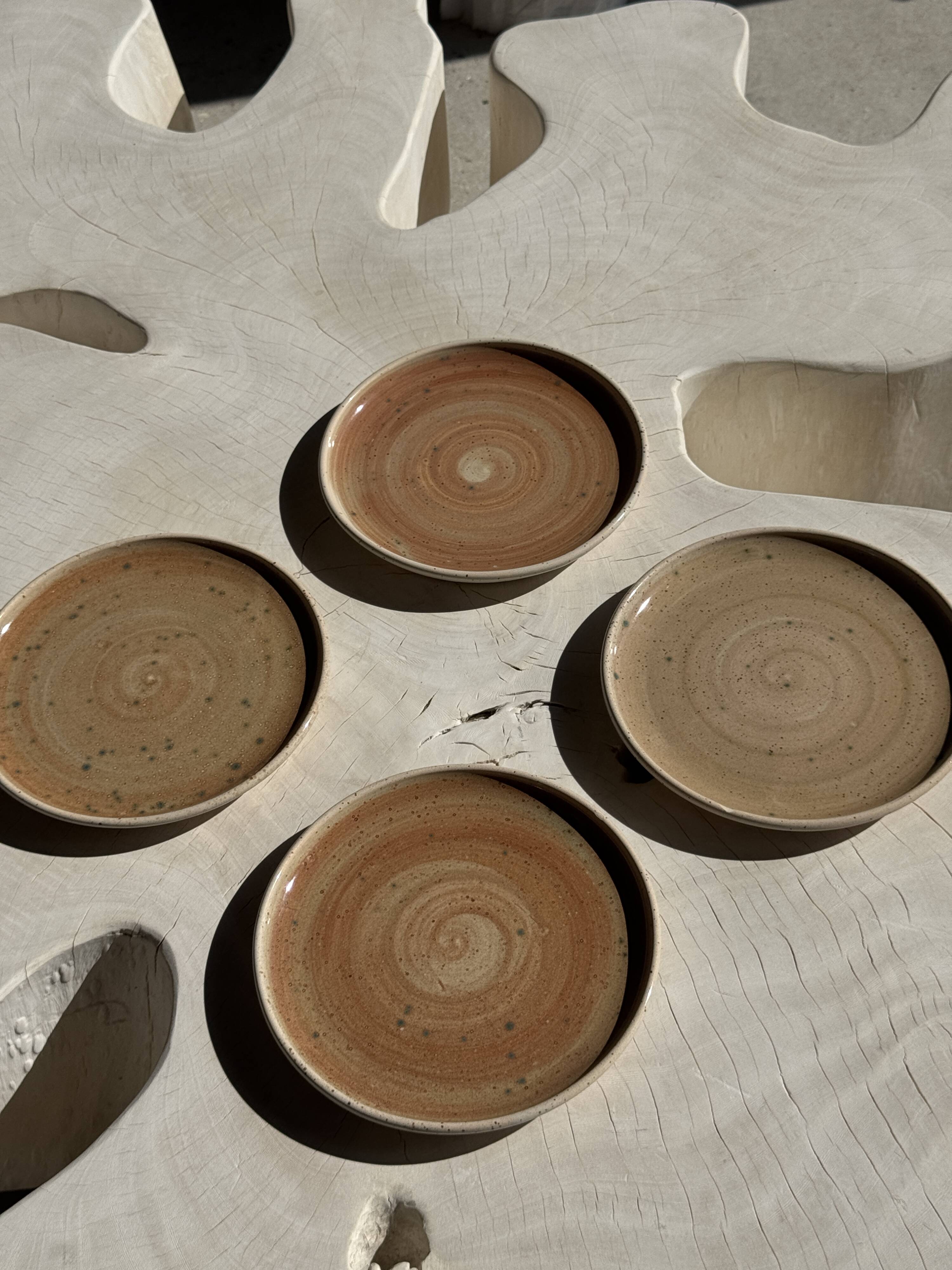 Set of 4 hand-painted Pornic stoneware plates D21