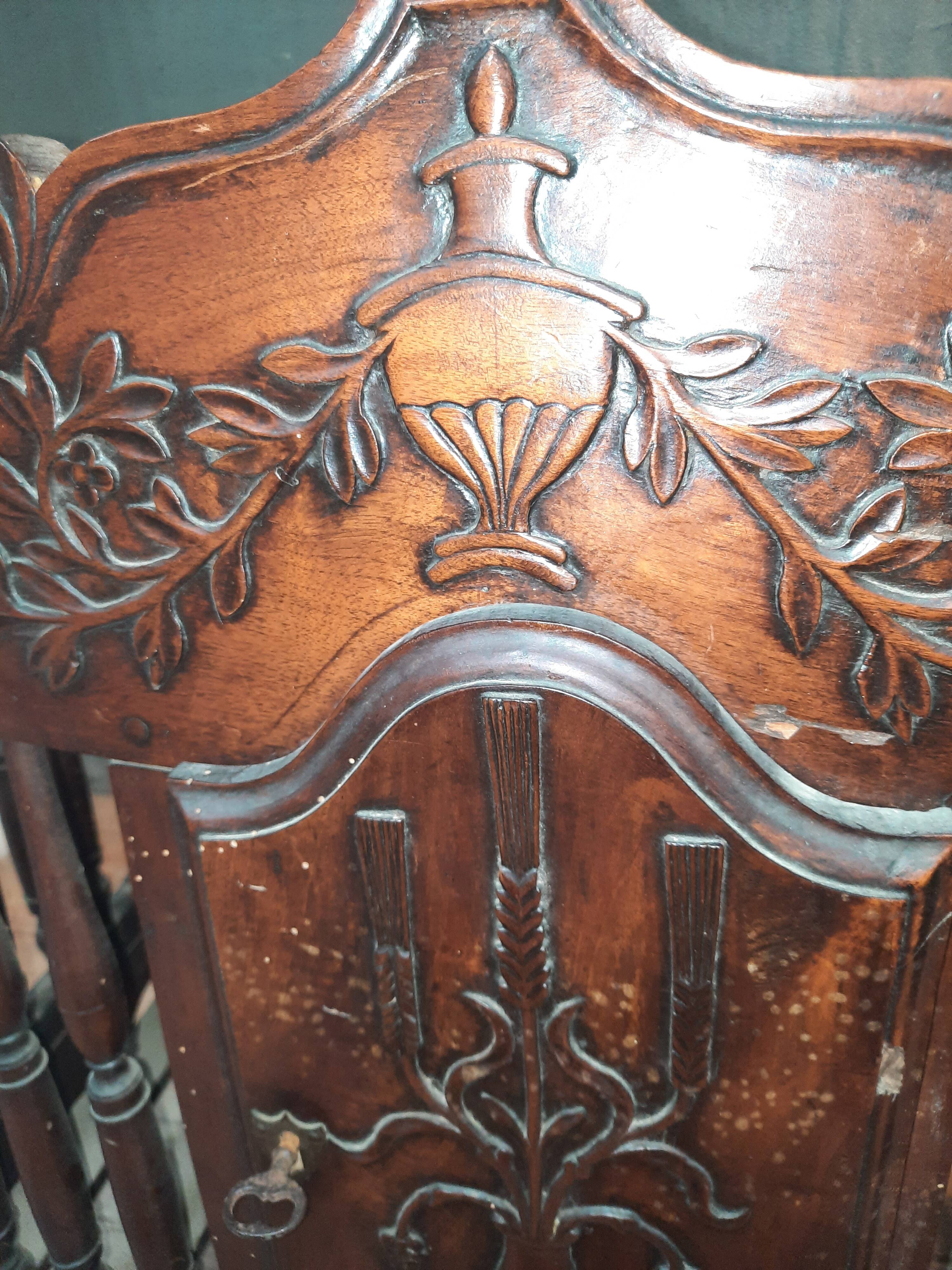 Provençal walnut pannier