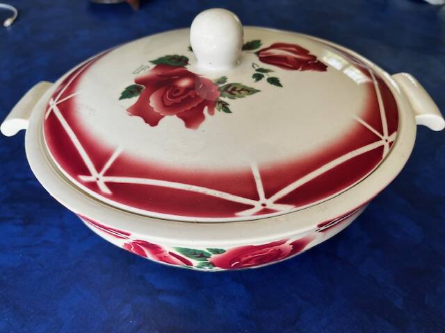 Antique soup tureen from Digoin to Sarreguemines