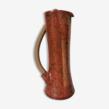 Free-form sandstone pitcher