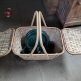 Basket wicker picnic camping hiking plate covered