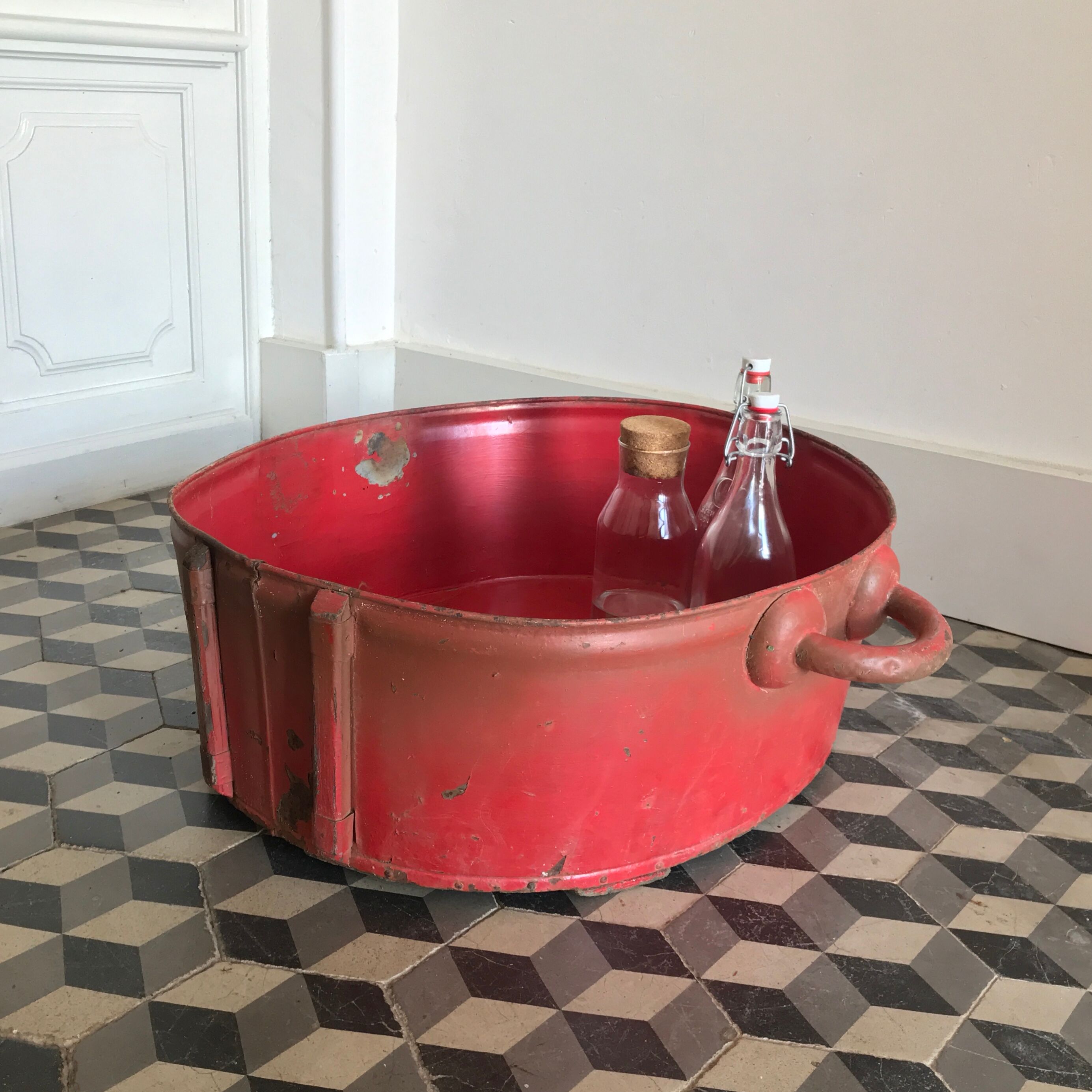 Old winegrower's bassine