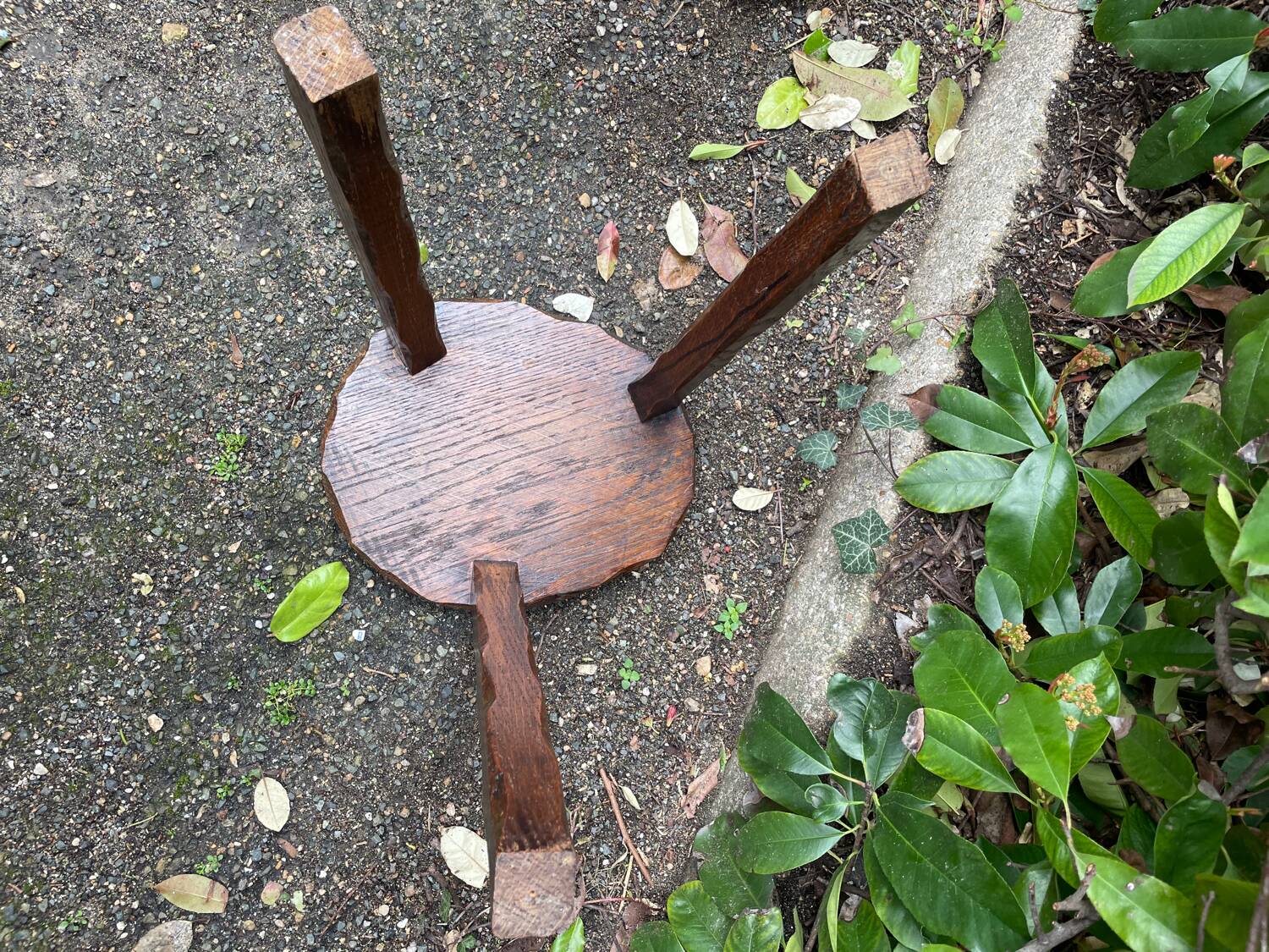 Free-form tripod stool