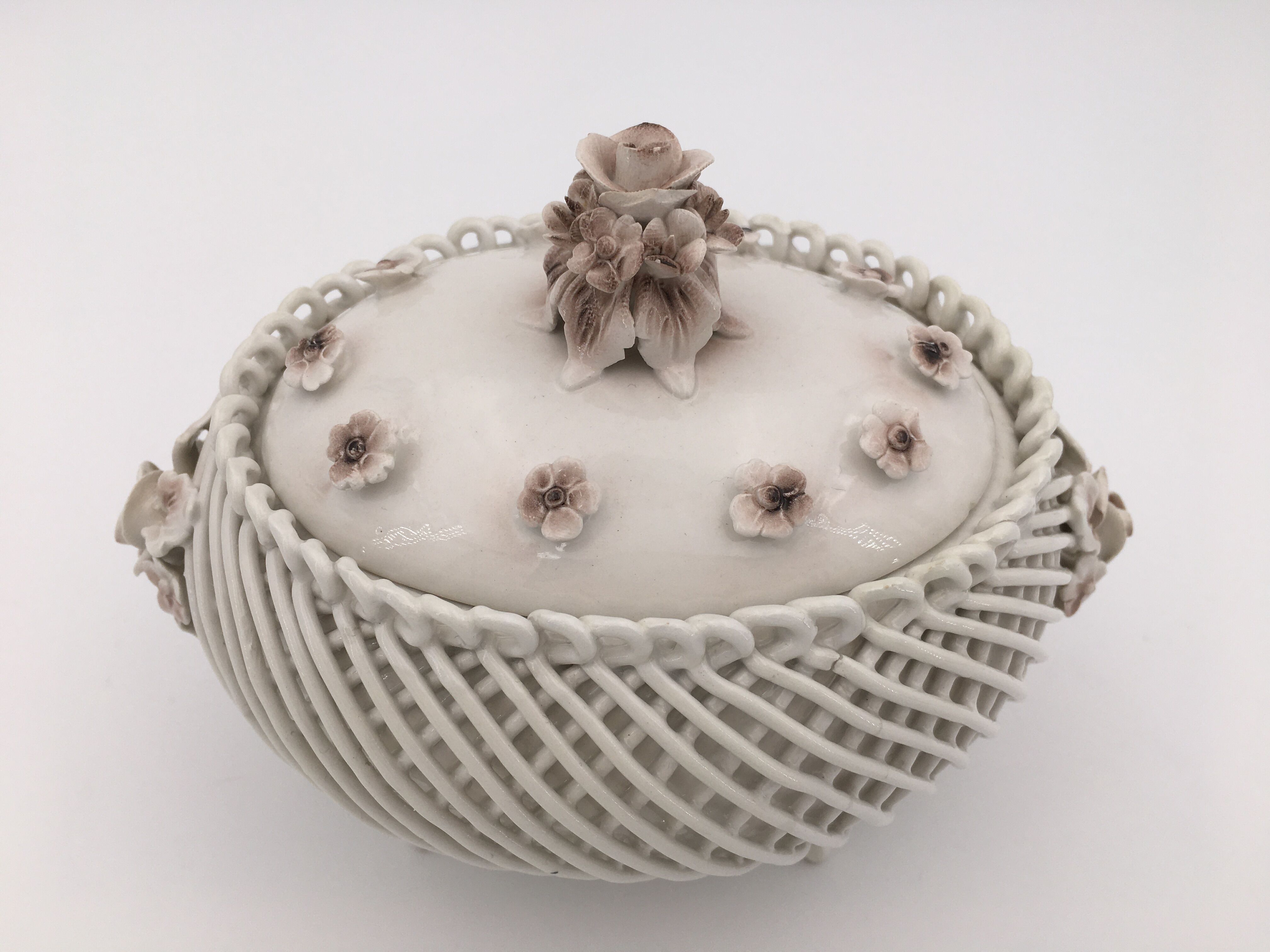 Ancient woven porcelain box, signed C.V.A - early 20th century