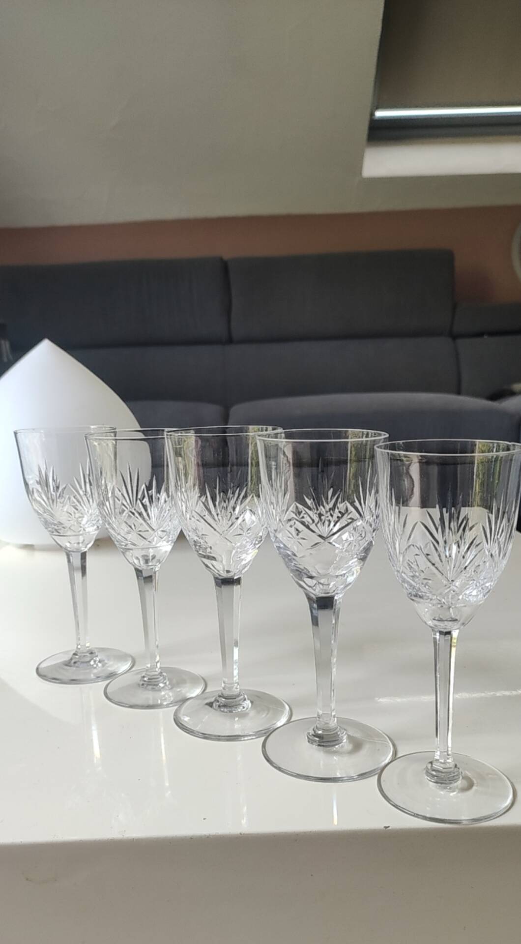 Lot of 7 x crystal glasses. Star/palmette decoration in St Louis style.