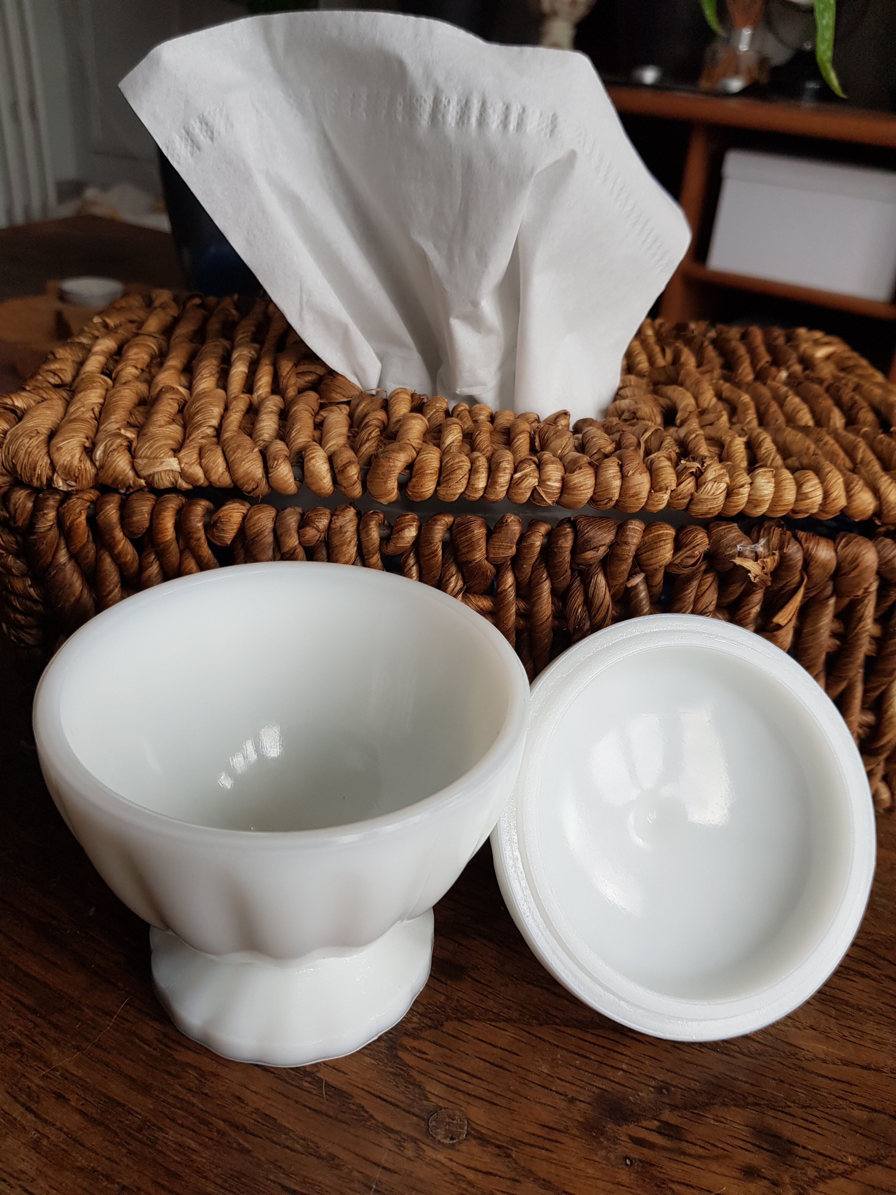 Cosmetic opaline jar
