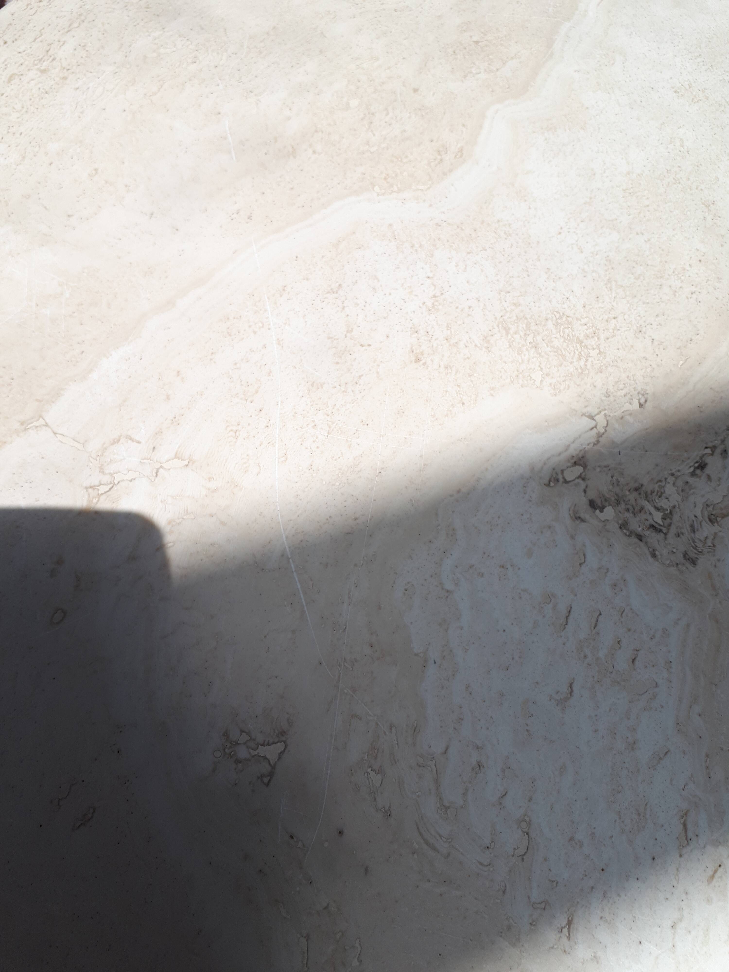 Tables gigognes en travertin Roche Bobois