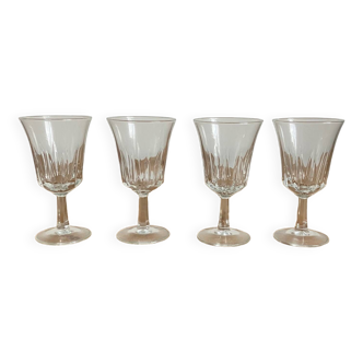 4 wine glasses