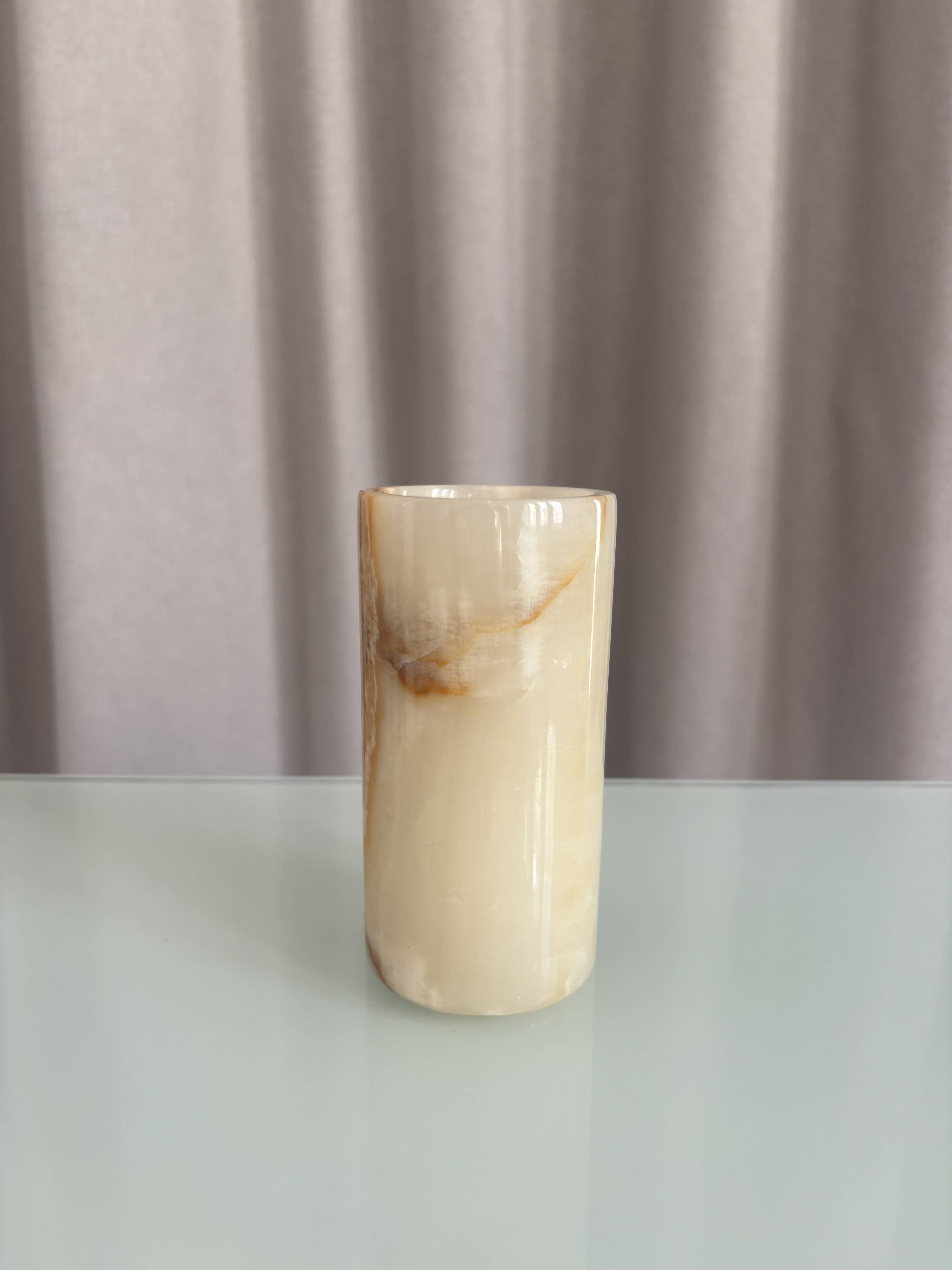 Small vintage cylindrical vase in onyx.