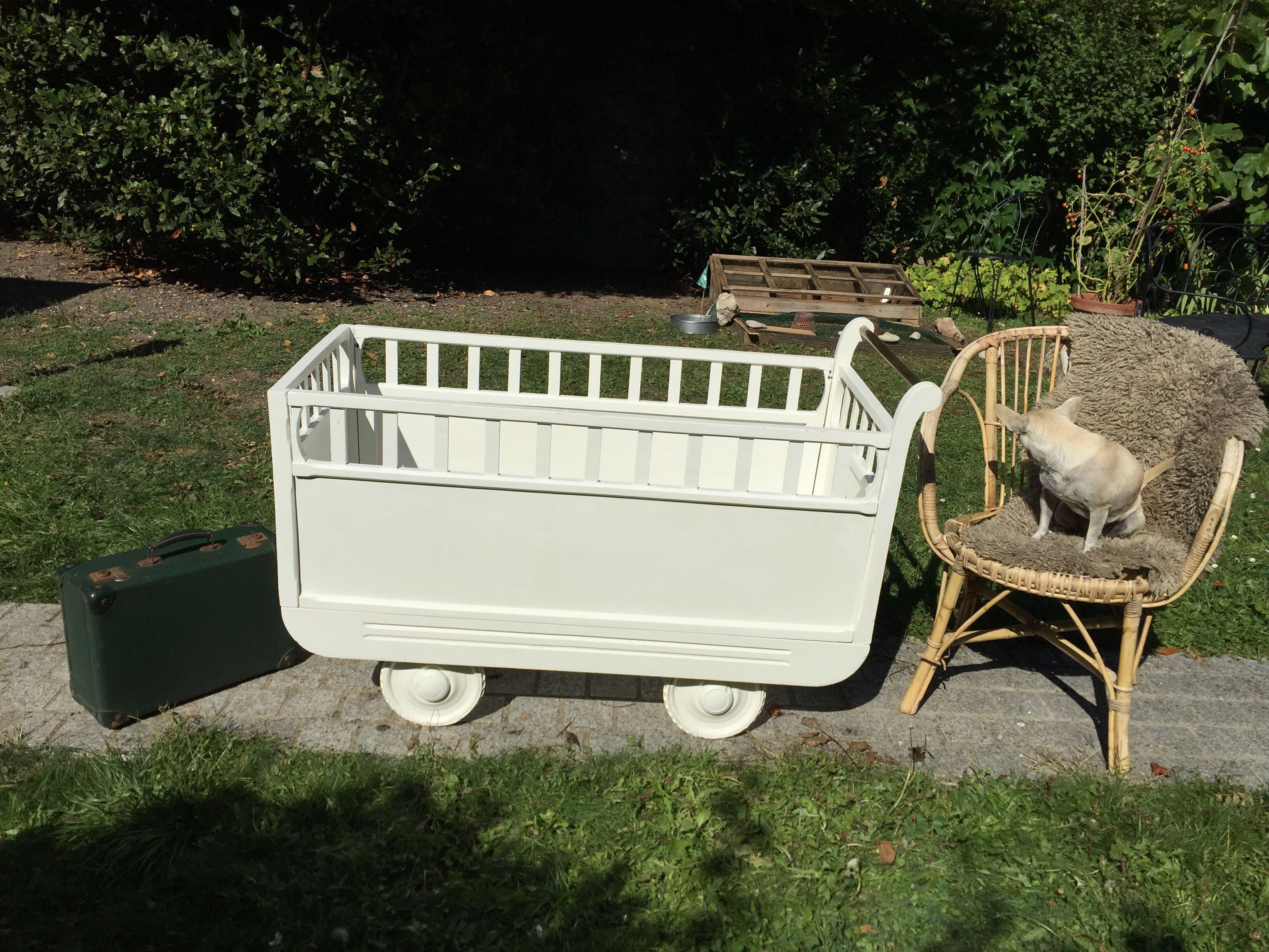 Old baby bed camper 1950 vintage