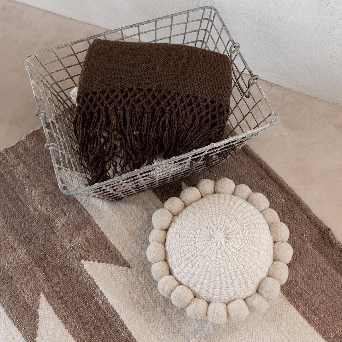 Mini coussin rond à pompons blanc en laine
