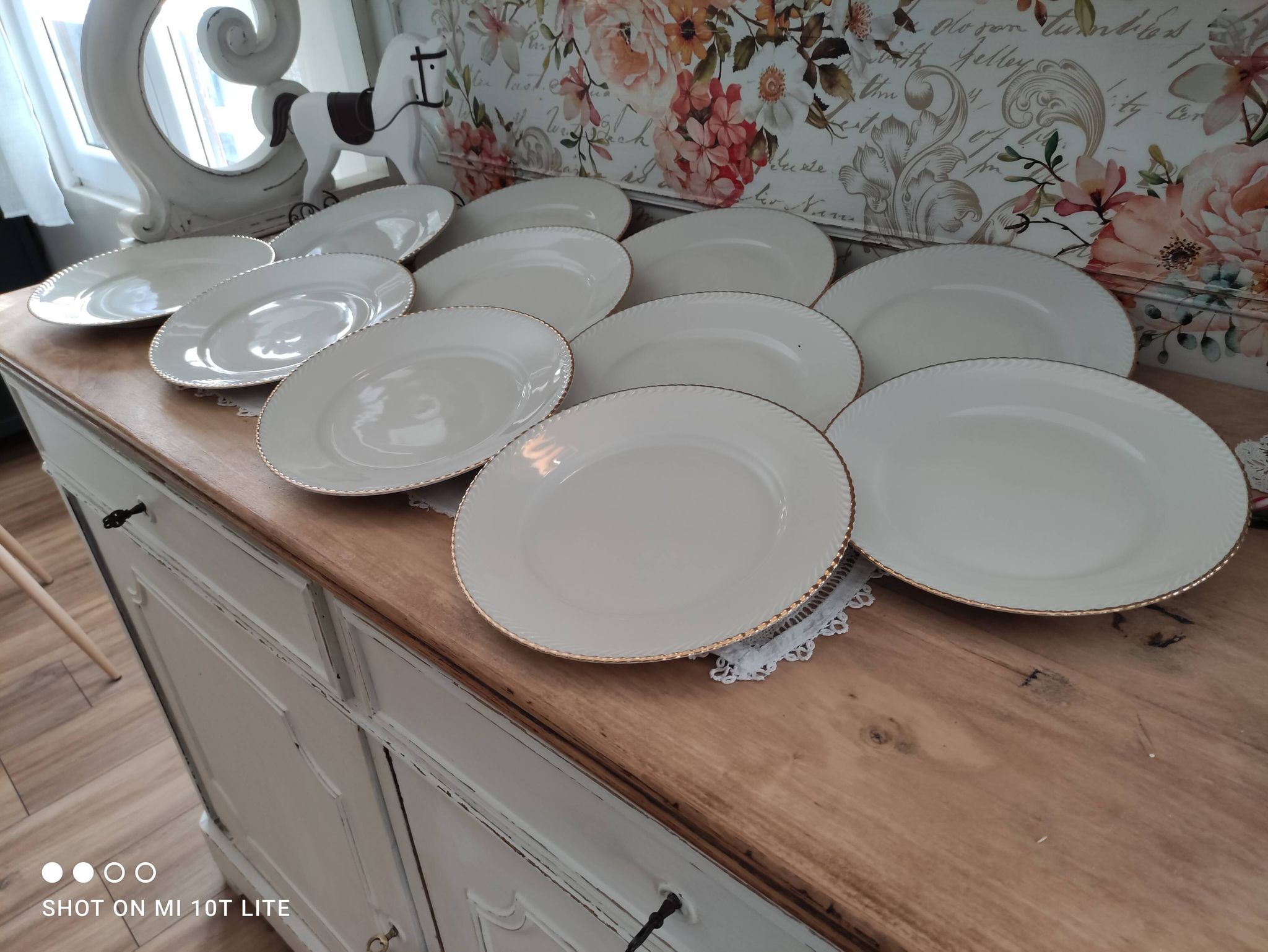 Set of 11 flat plates in porcelain Bavaria beige bordered gold model Jutta