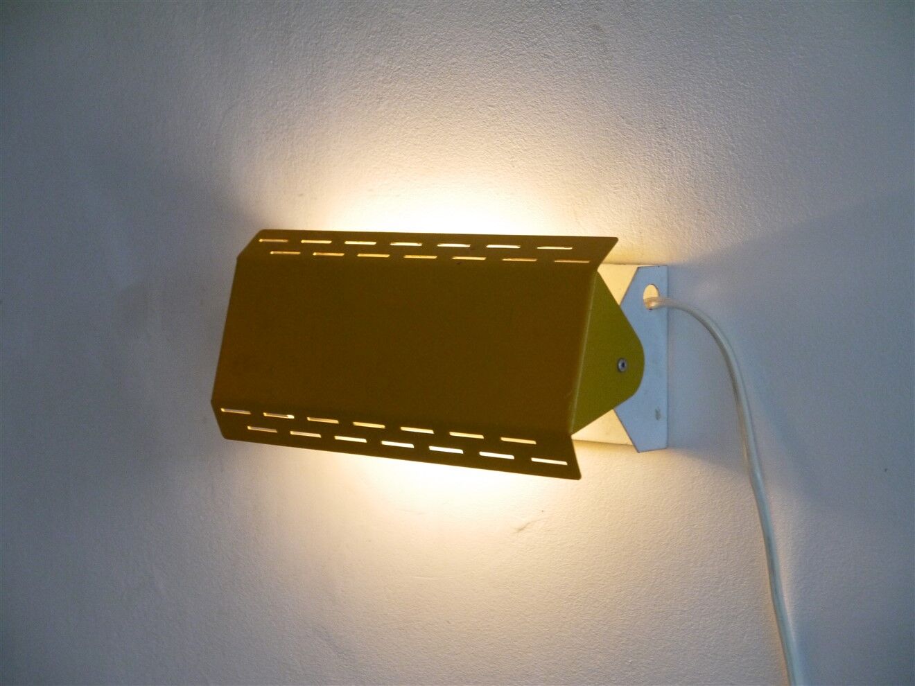 Vintage Scandinavian wall lamp 1970