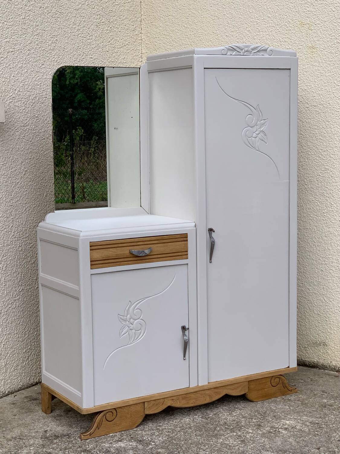 Asymmetrical Parisian Art Deco wardrobe 1930