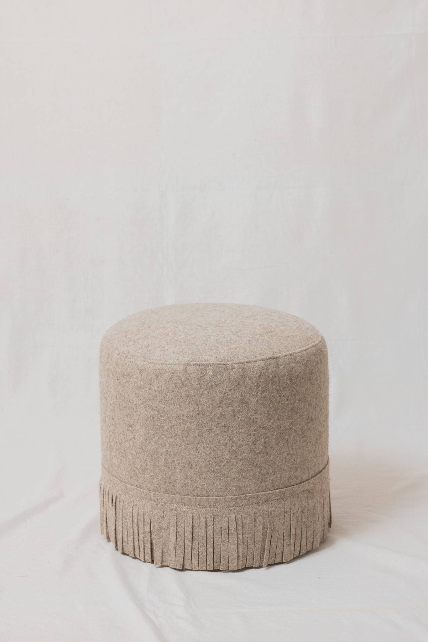 Paire de poufs en laine