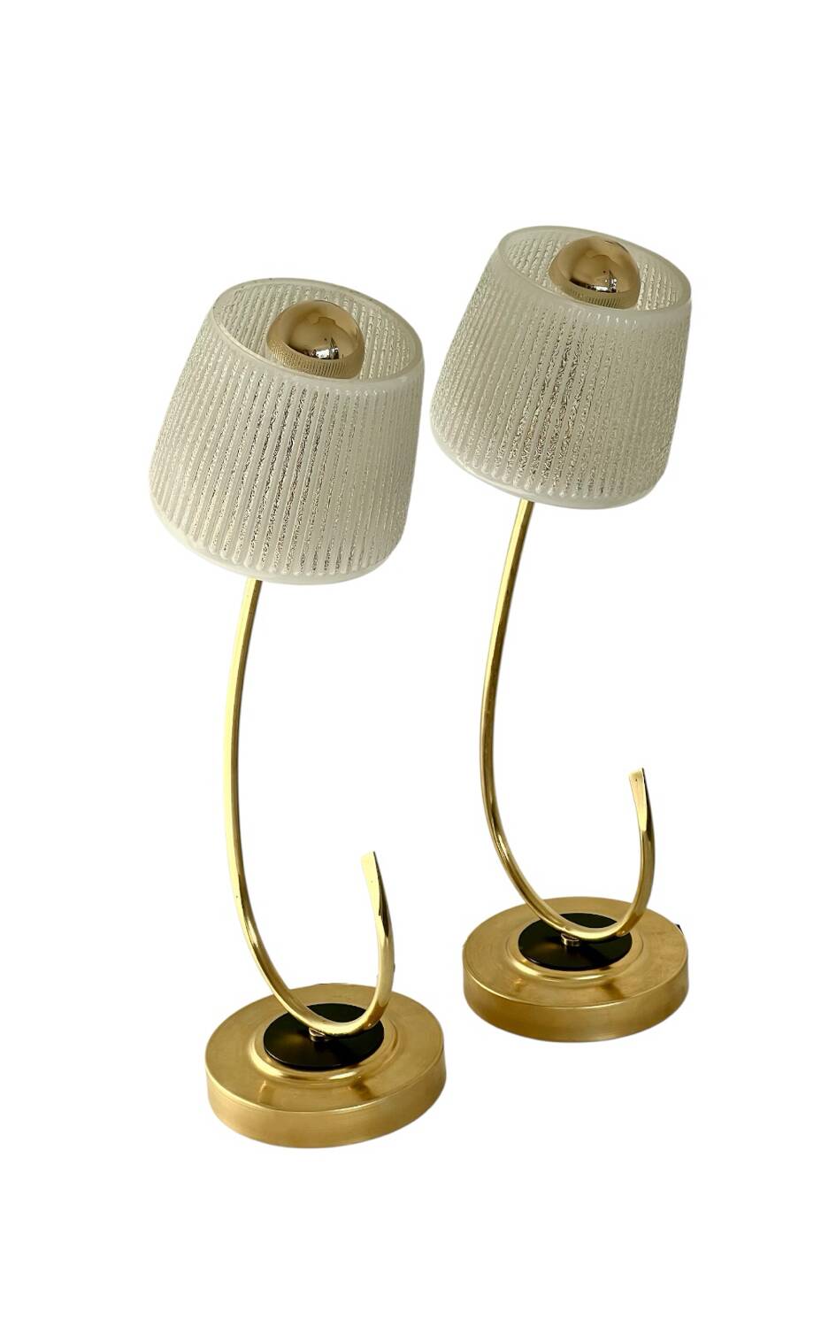 Pair of Art Deco lamps in brass and etched glass