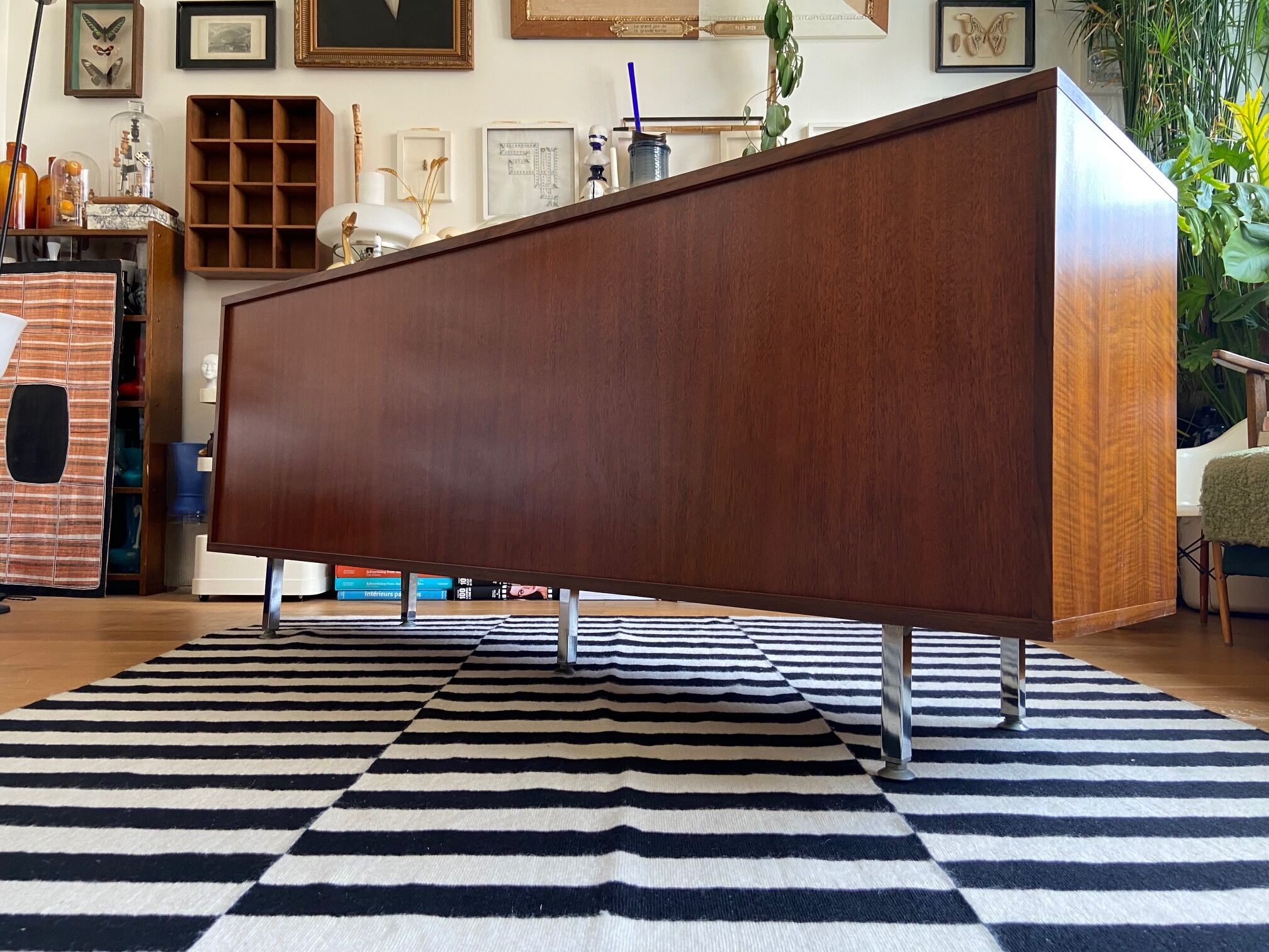 Teak veneer sideboard 80's