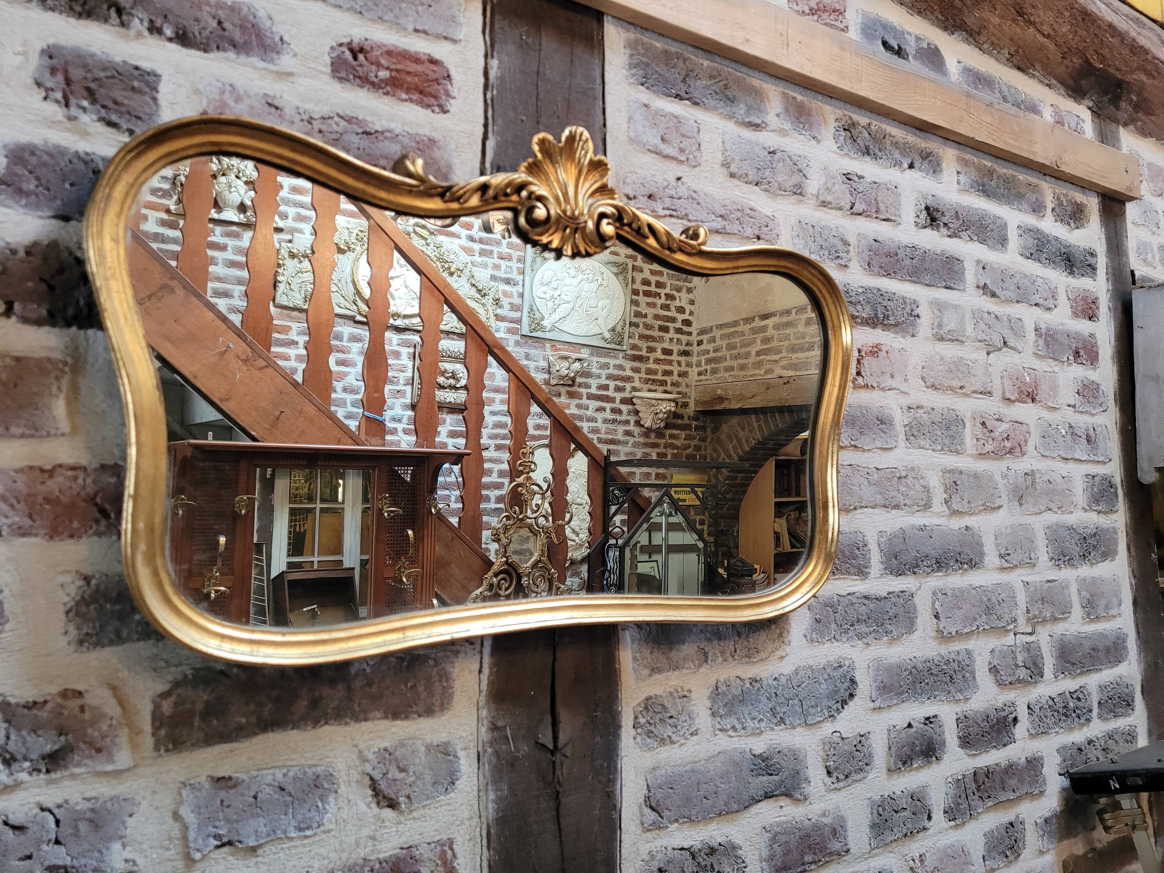 Miroir doré style Louis XV