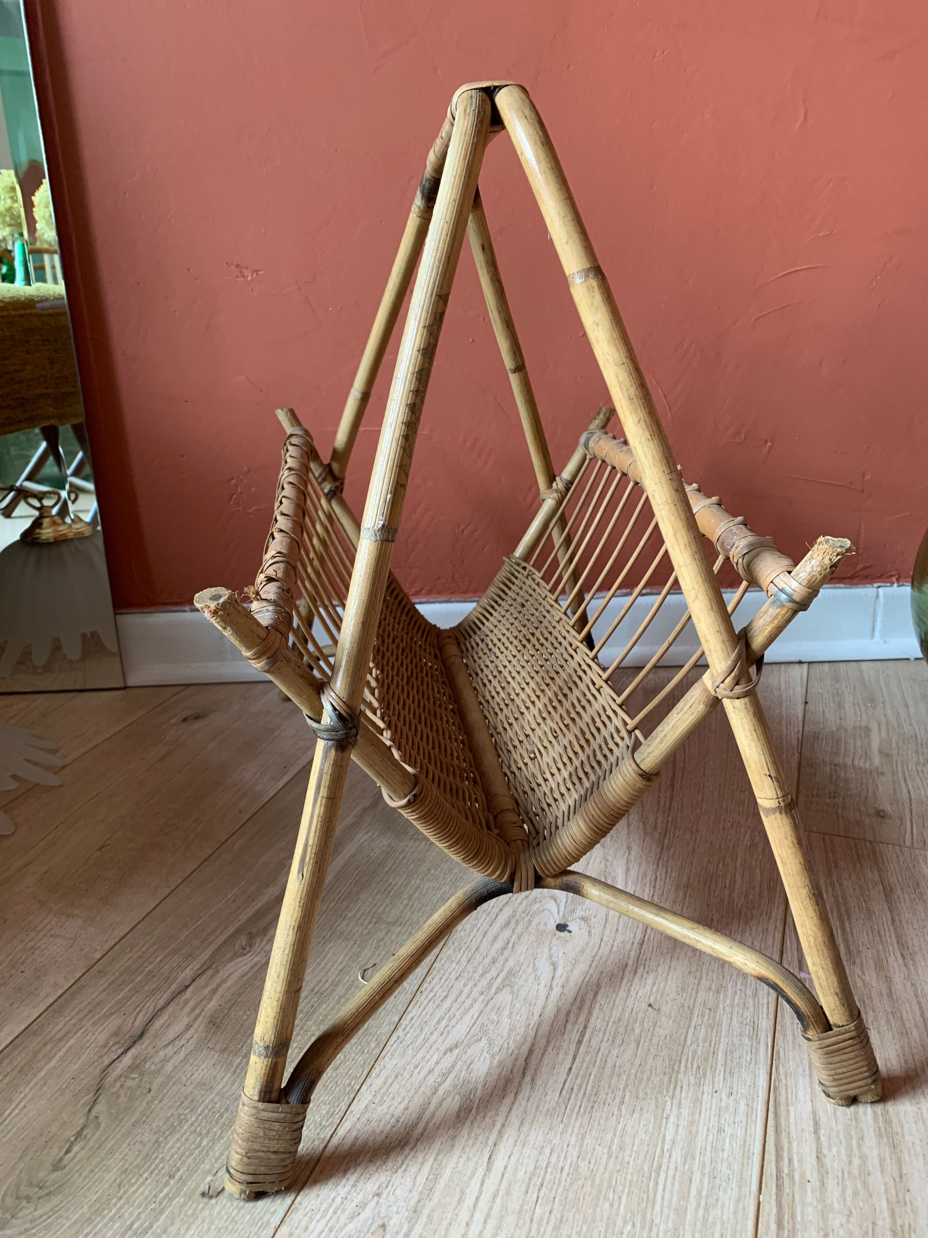 Rattan magazines holder