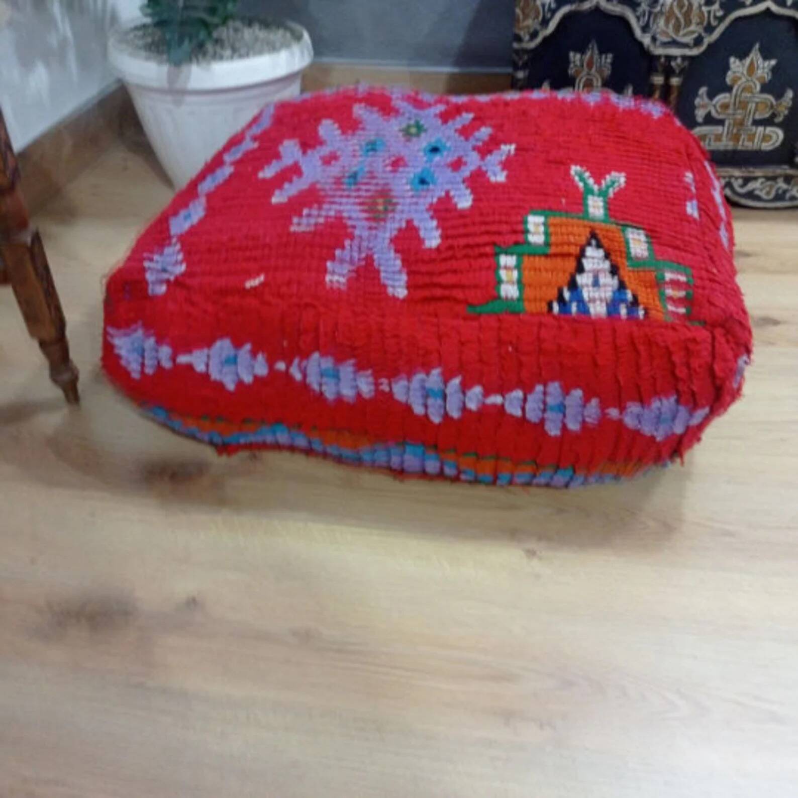 Handmade Berber pouf in wool 60 X 60 X 20 CM