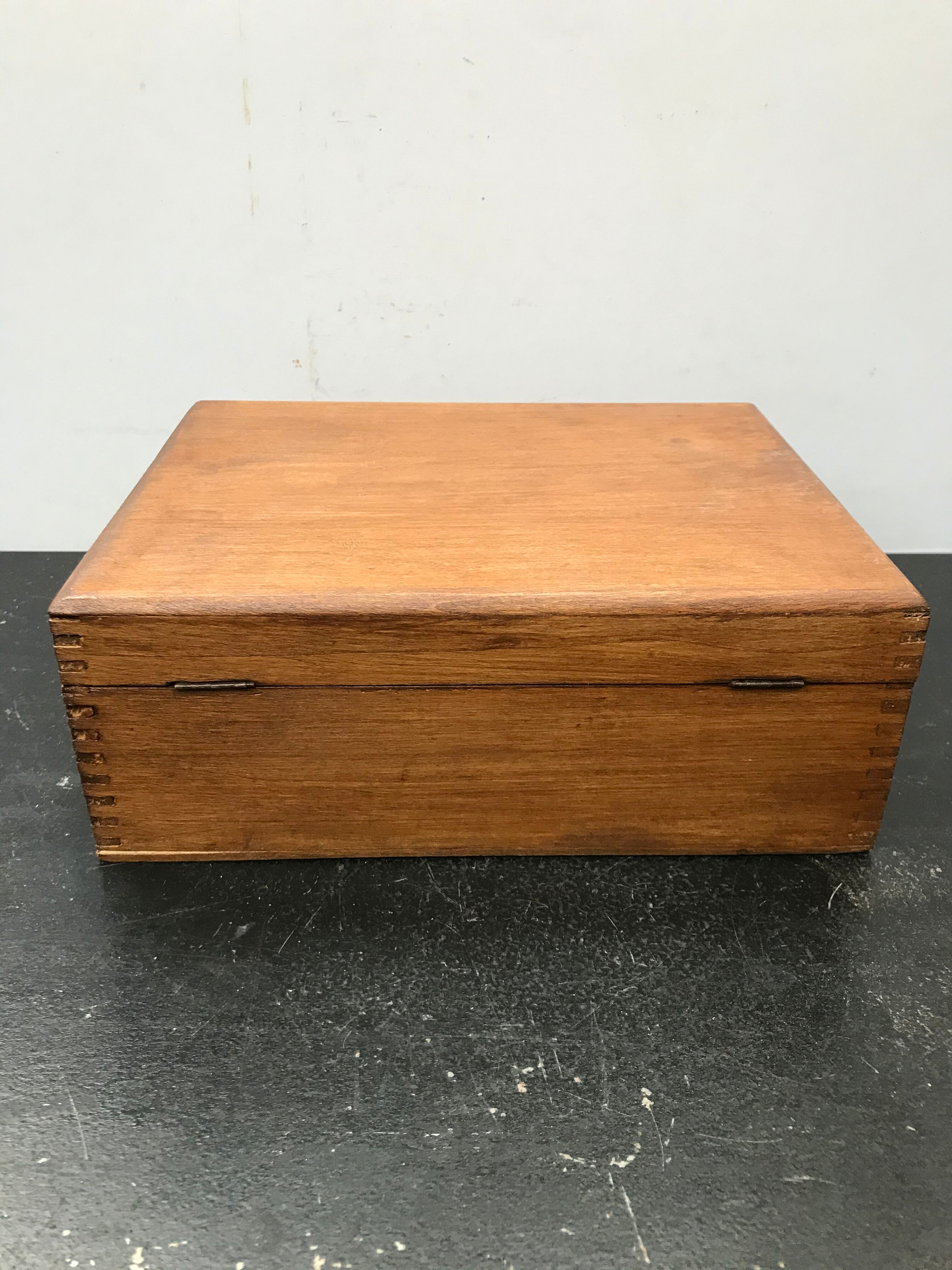 Former vintage wood jewelry box