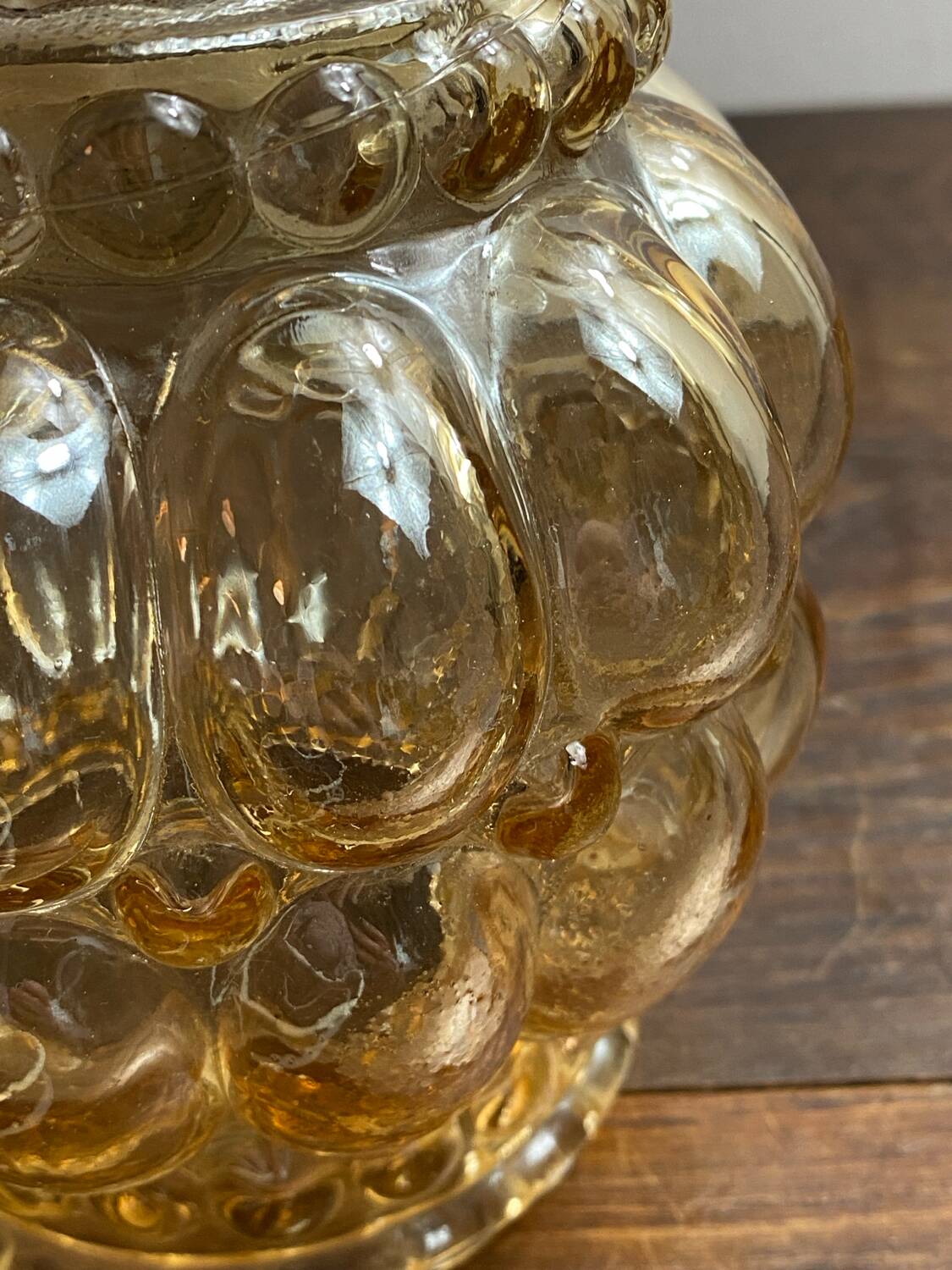 Portable pendant light in bubble glass