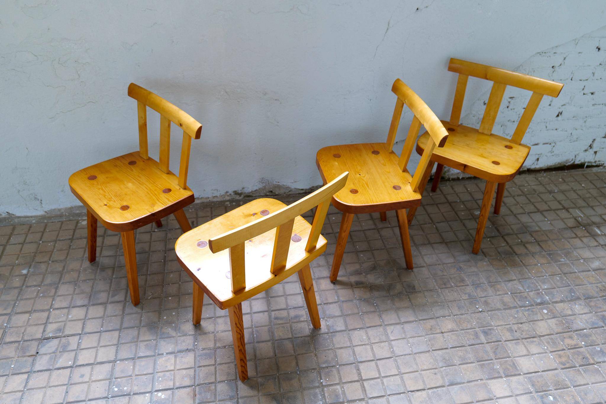 Modern Swedish set of 4 pine dining chairs.