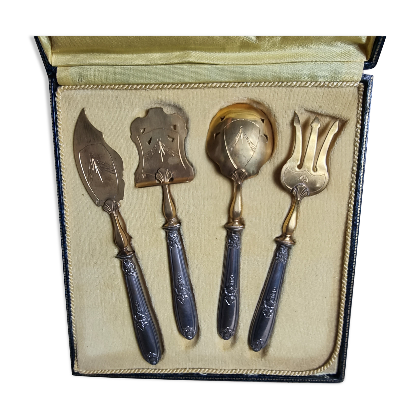 Set of cutlery with silver vermeil