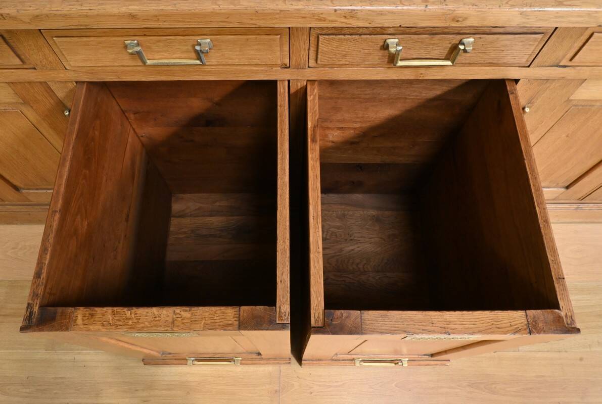 Important Oak Commercial Furniture – 1920