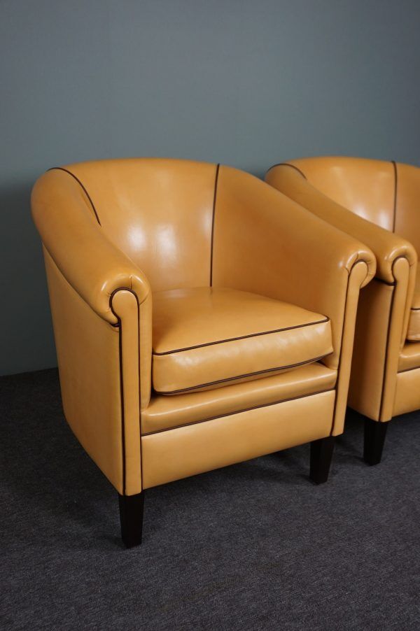 Set of 2 club chairs in blond sheepskin